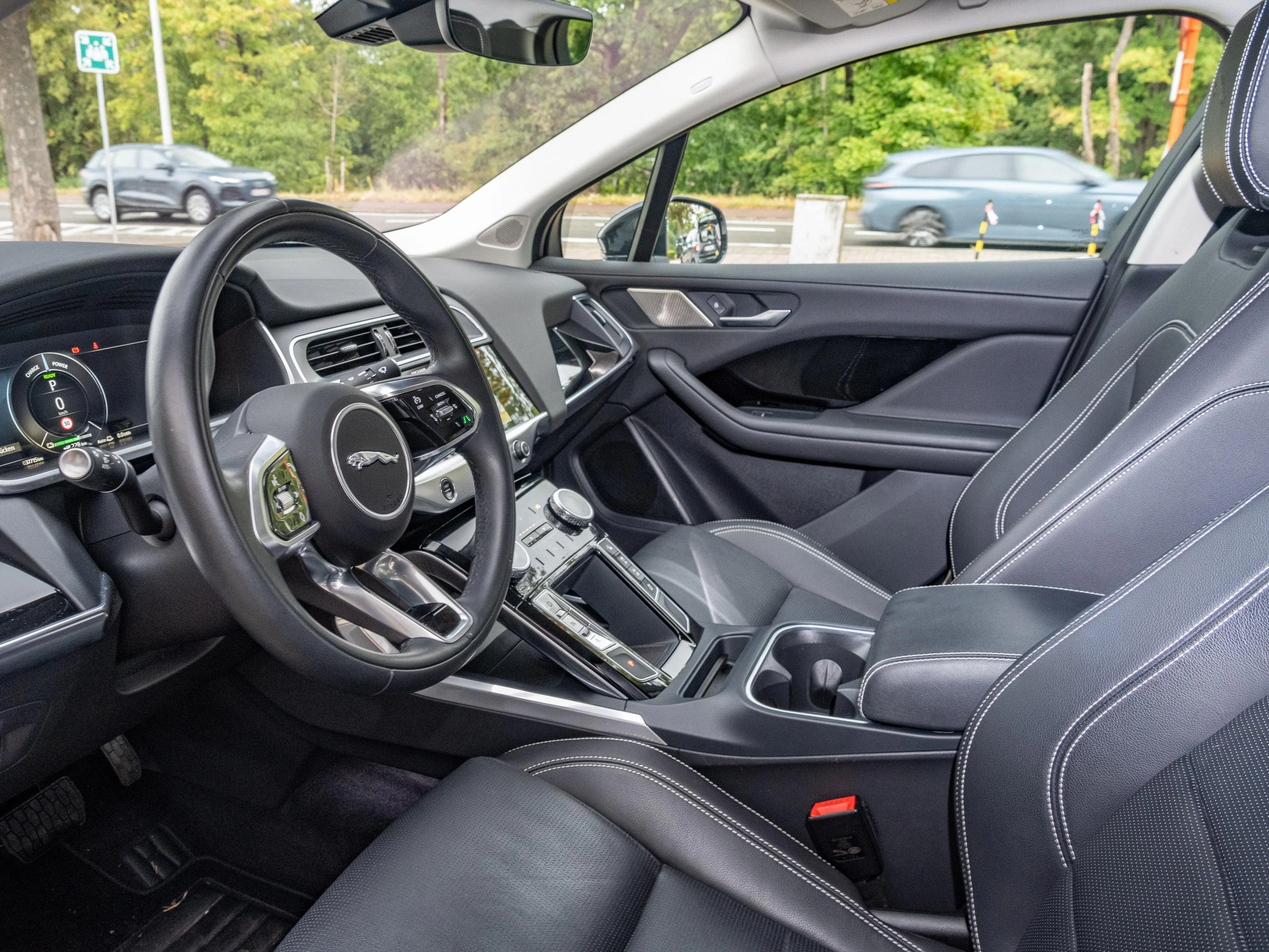 Jaguar-I-PACE-image-7