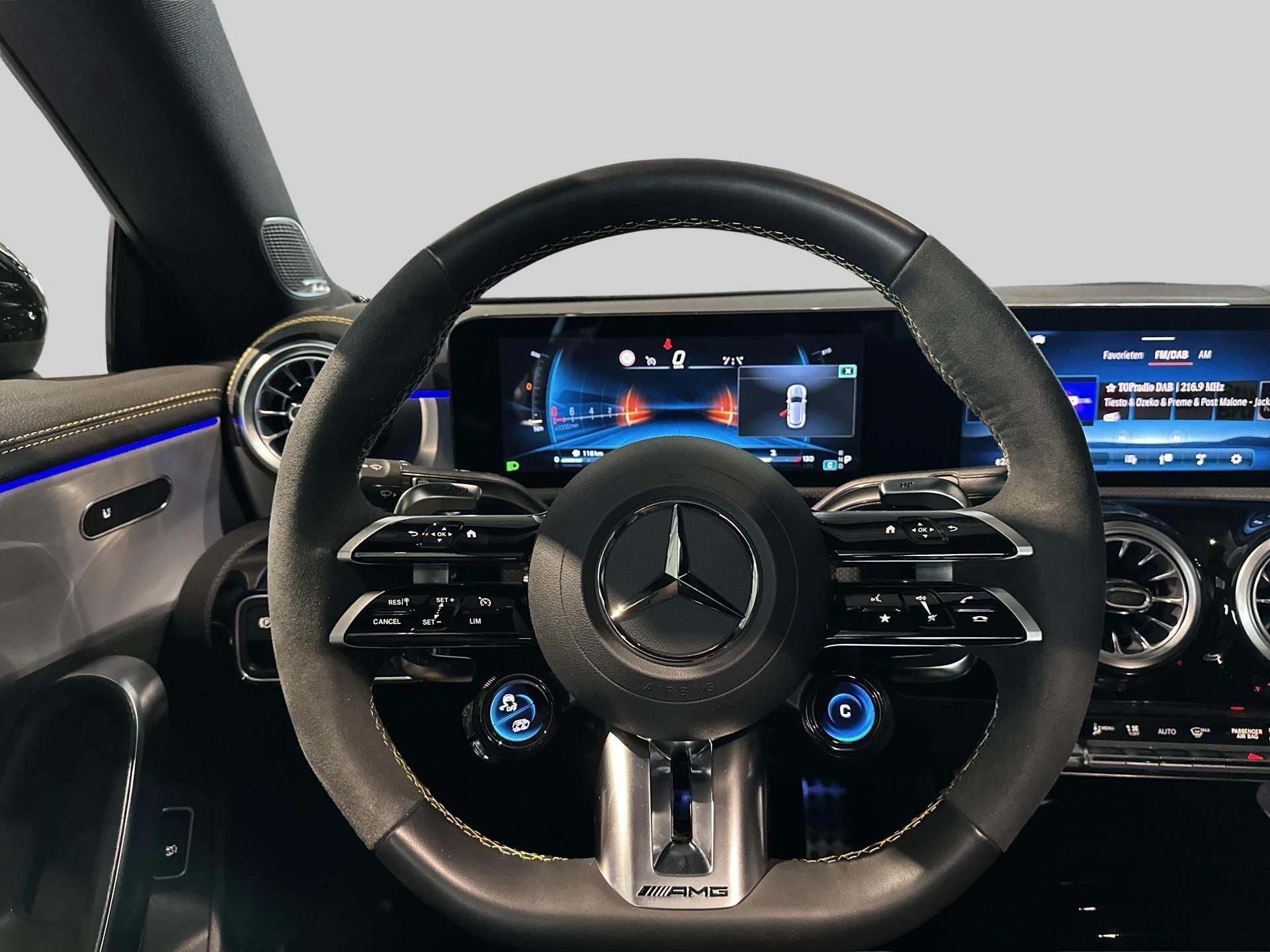 Mercedes-Benz-CLA-image-11