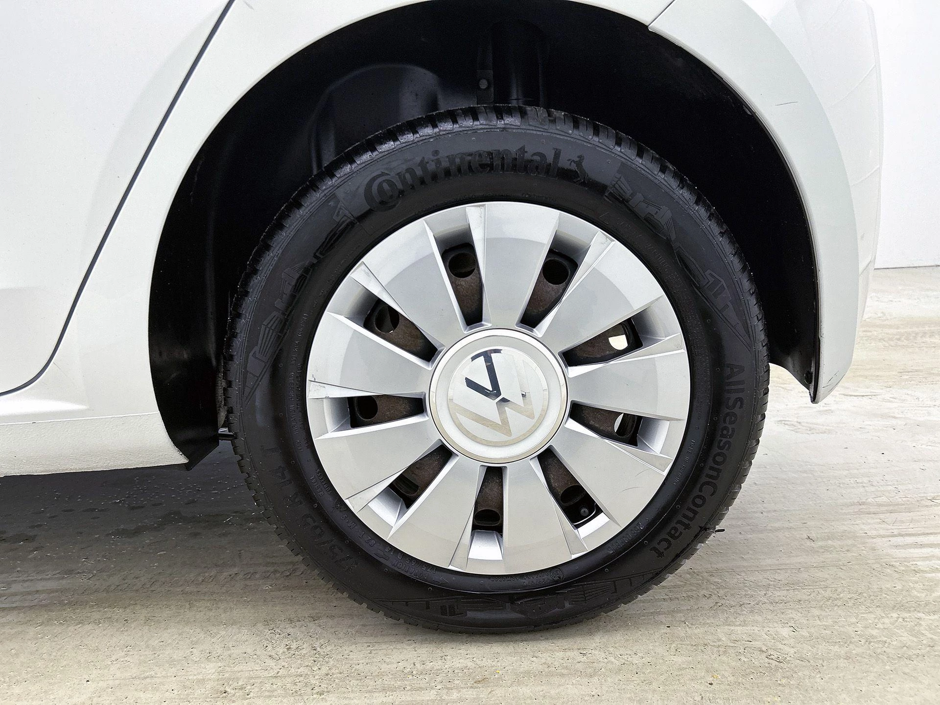 Volkswagen-up!-image-28