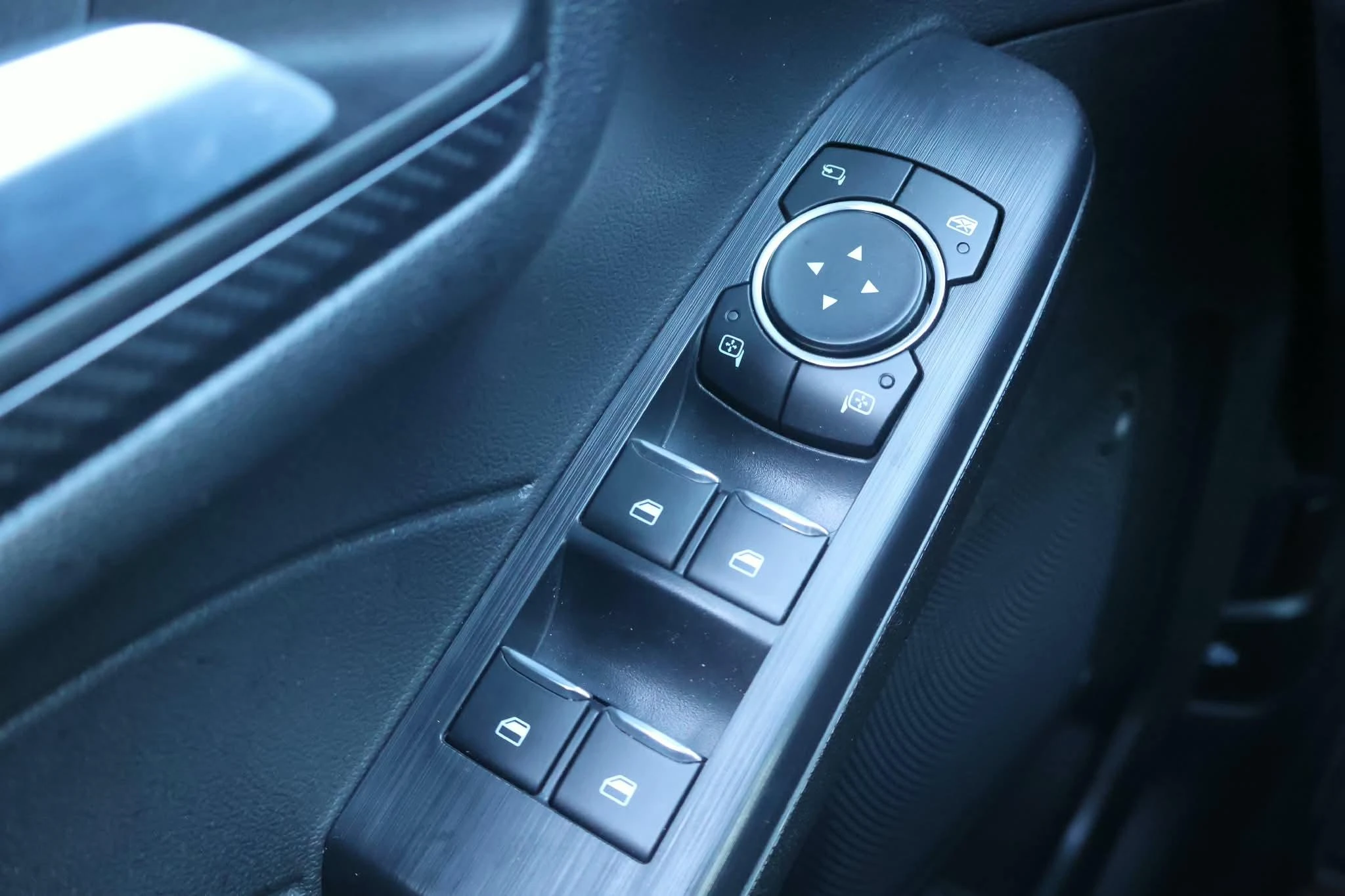 Ford-Kuga-image-25