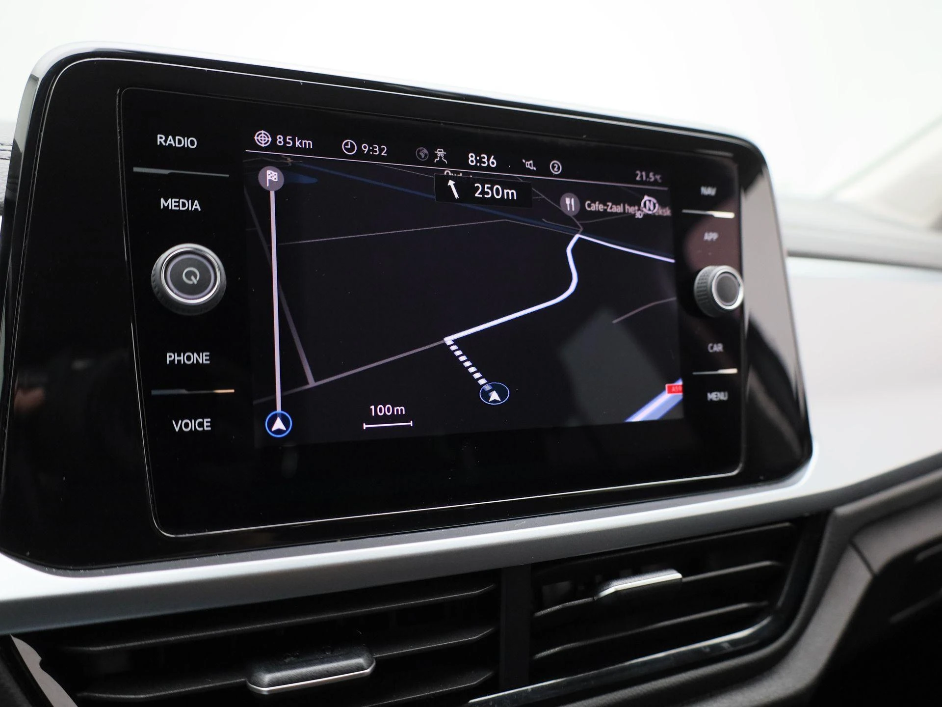Volkswagen-T-Roc-image-18