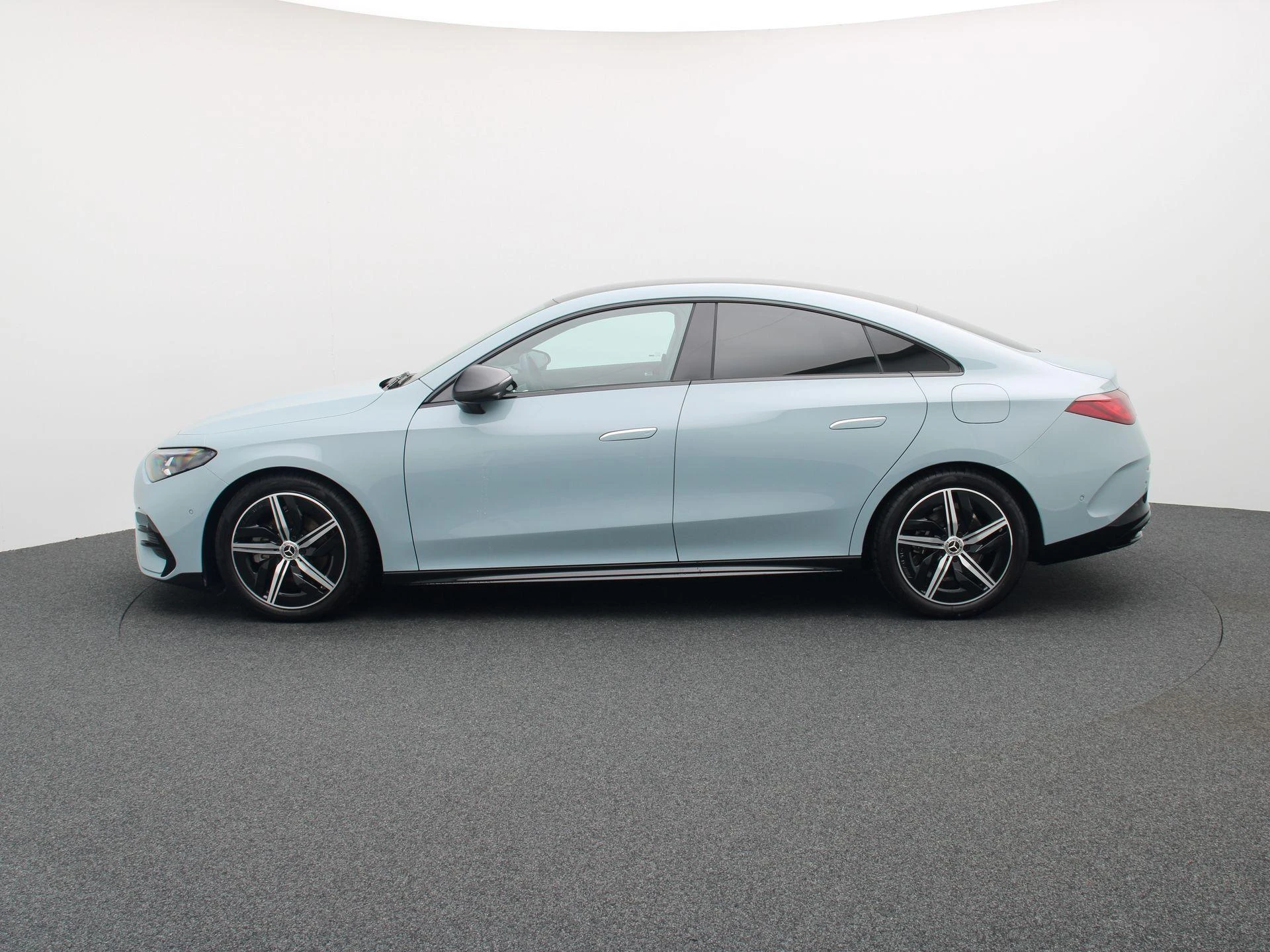 Mercedes-Benz-CLA-image-3