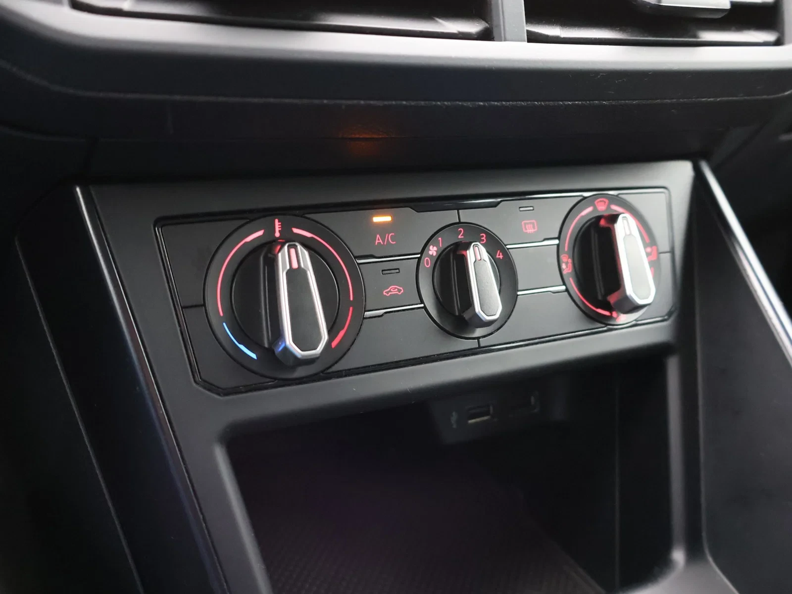 Volkswagen-Polo-image-15