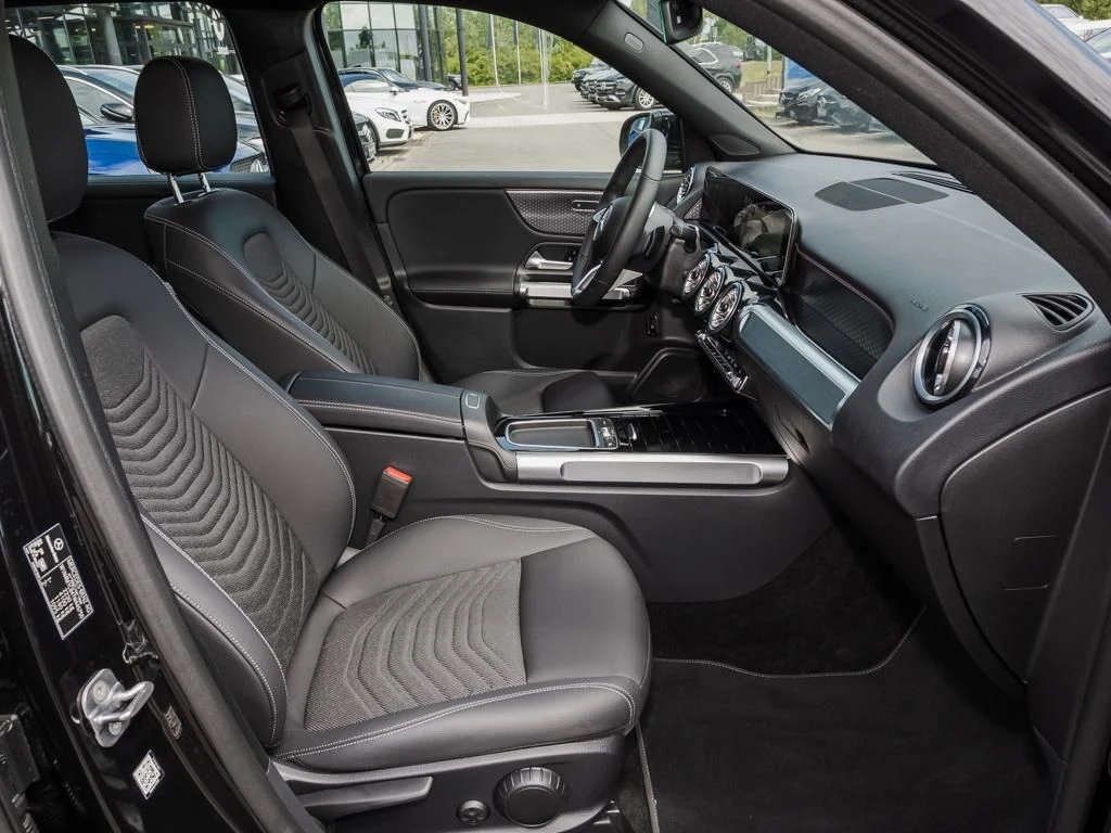 Mercedes-Benz-GLB 200 d-image-11