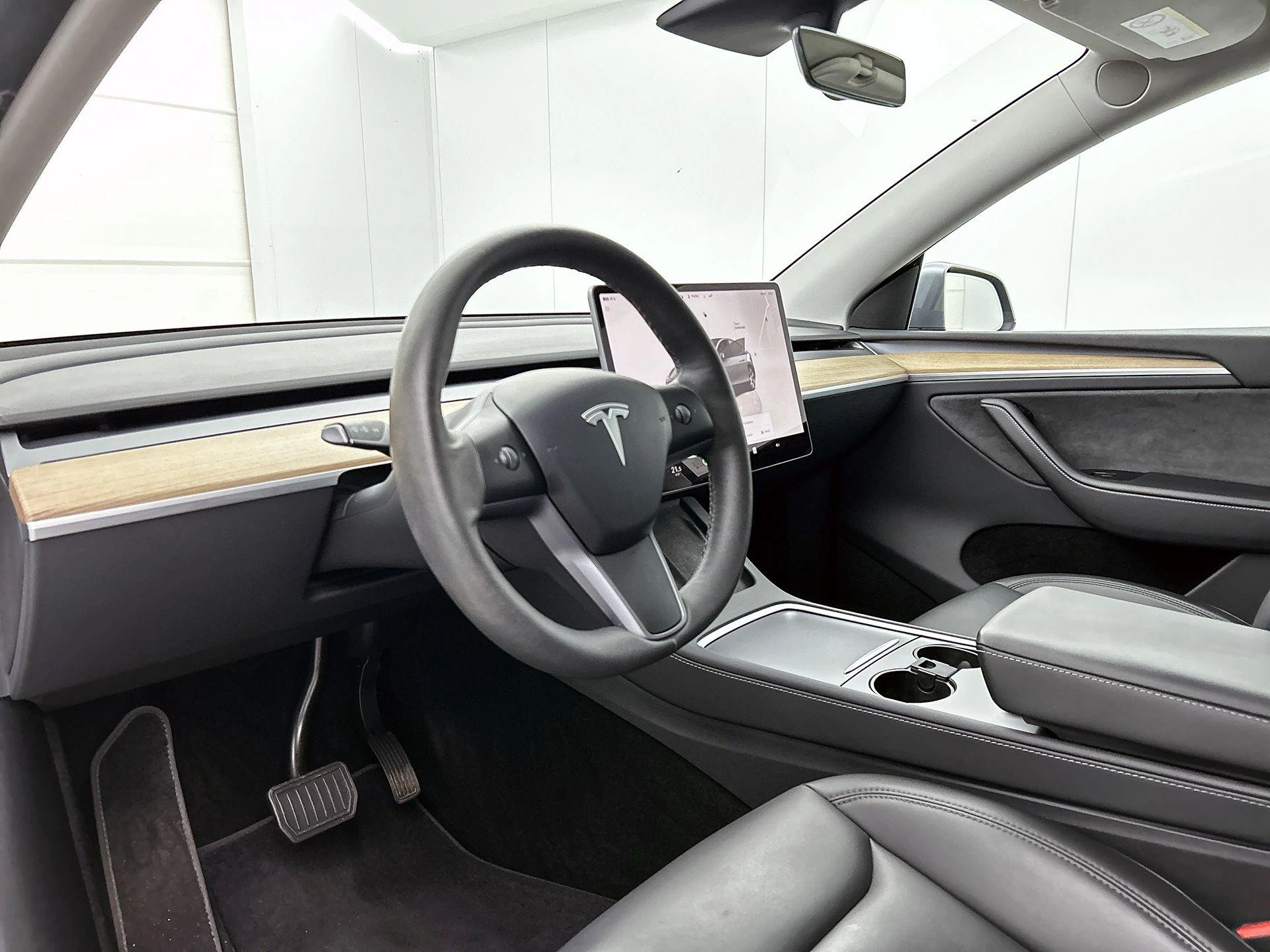 Tesla-Model Y-image-17