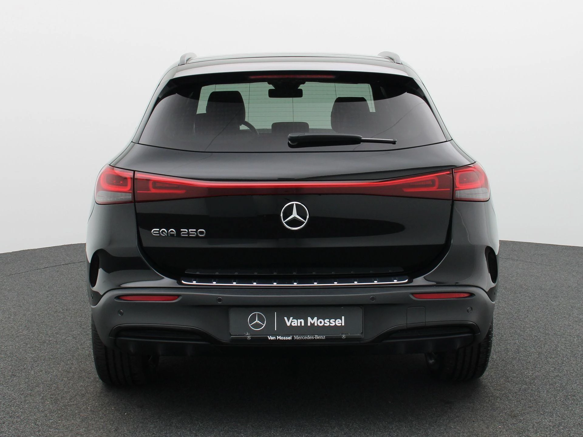 Mercedes-Benz EQA 250 AMG Line + PANORAMISCH DAK + NIGHTPAKKET +