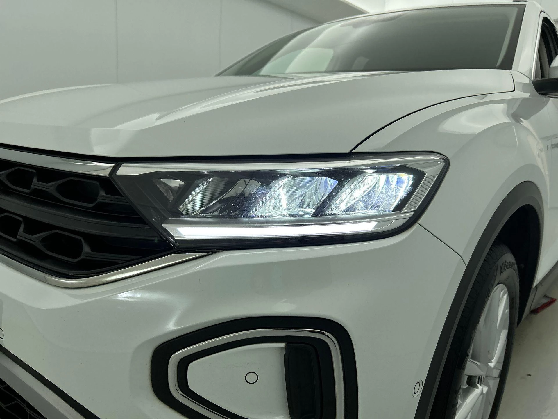 Volkswagen-T-Roc-image-13