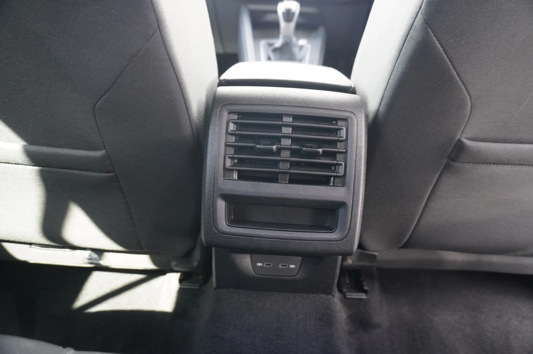 Volkswagen-Golf-image-34