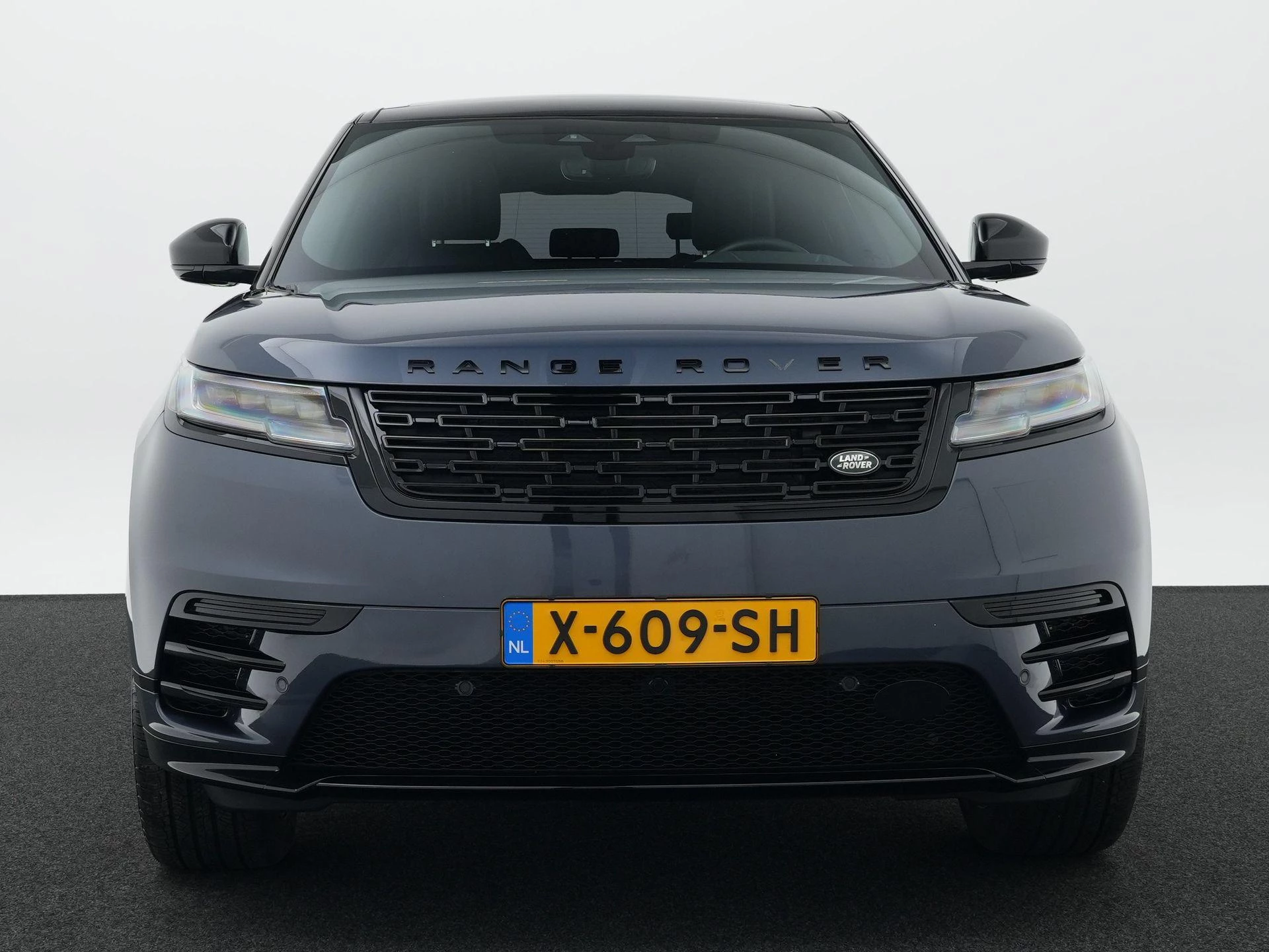 Land Rover-Range Rover Velar-image-3