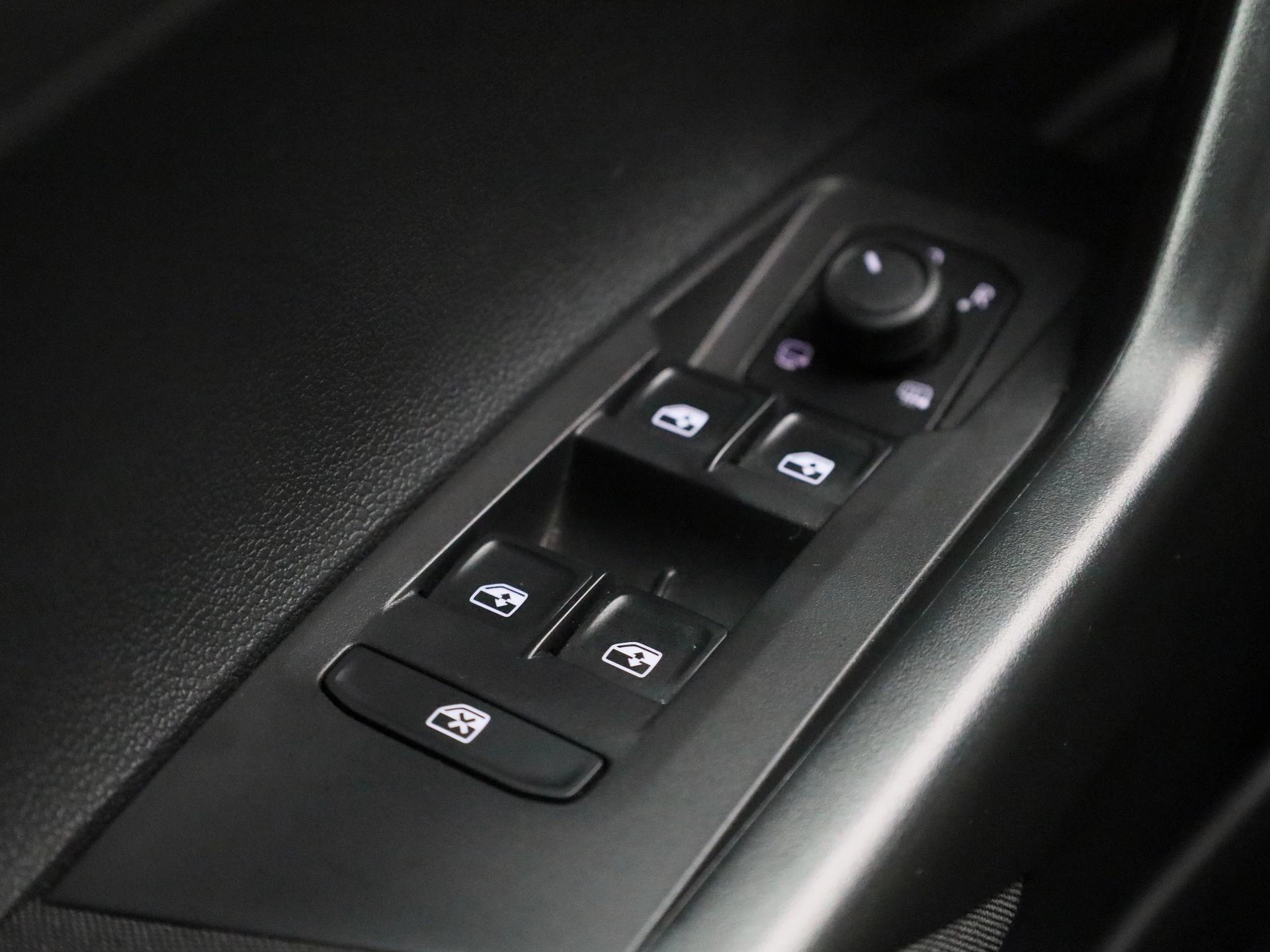 Volkswagen-Polo-image-23