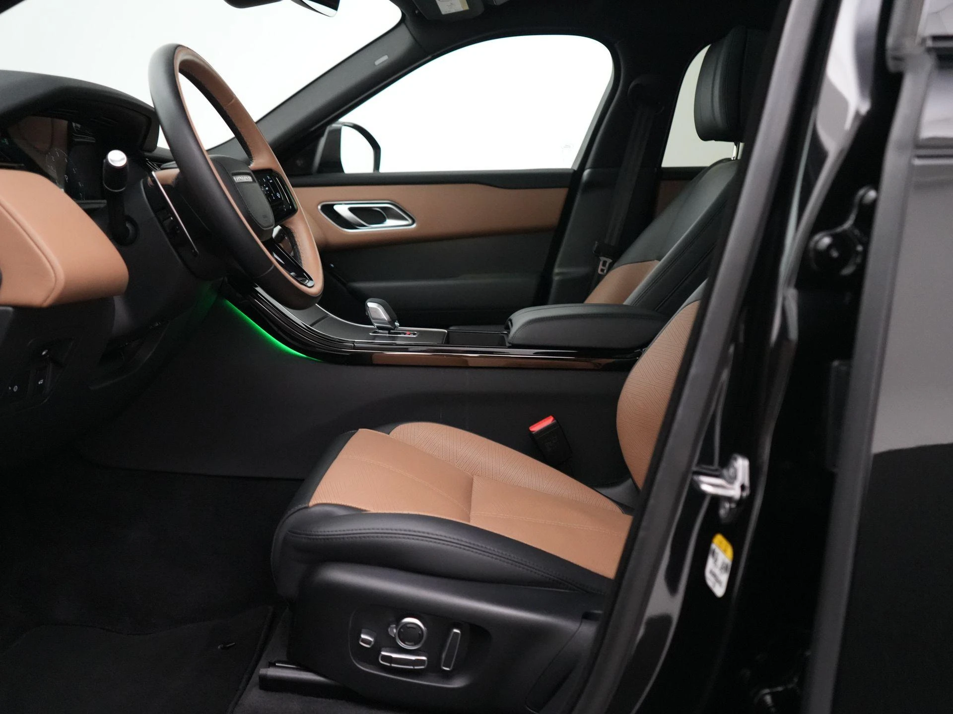 Land Rover-Range Rover Velar-image-46