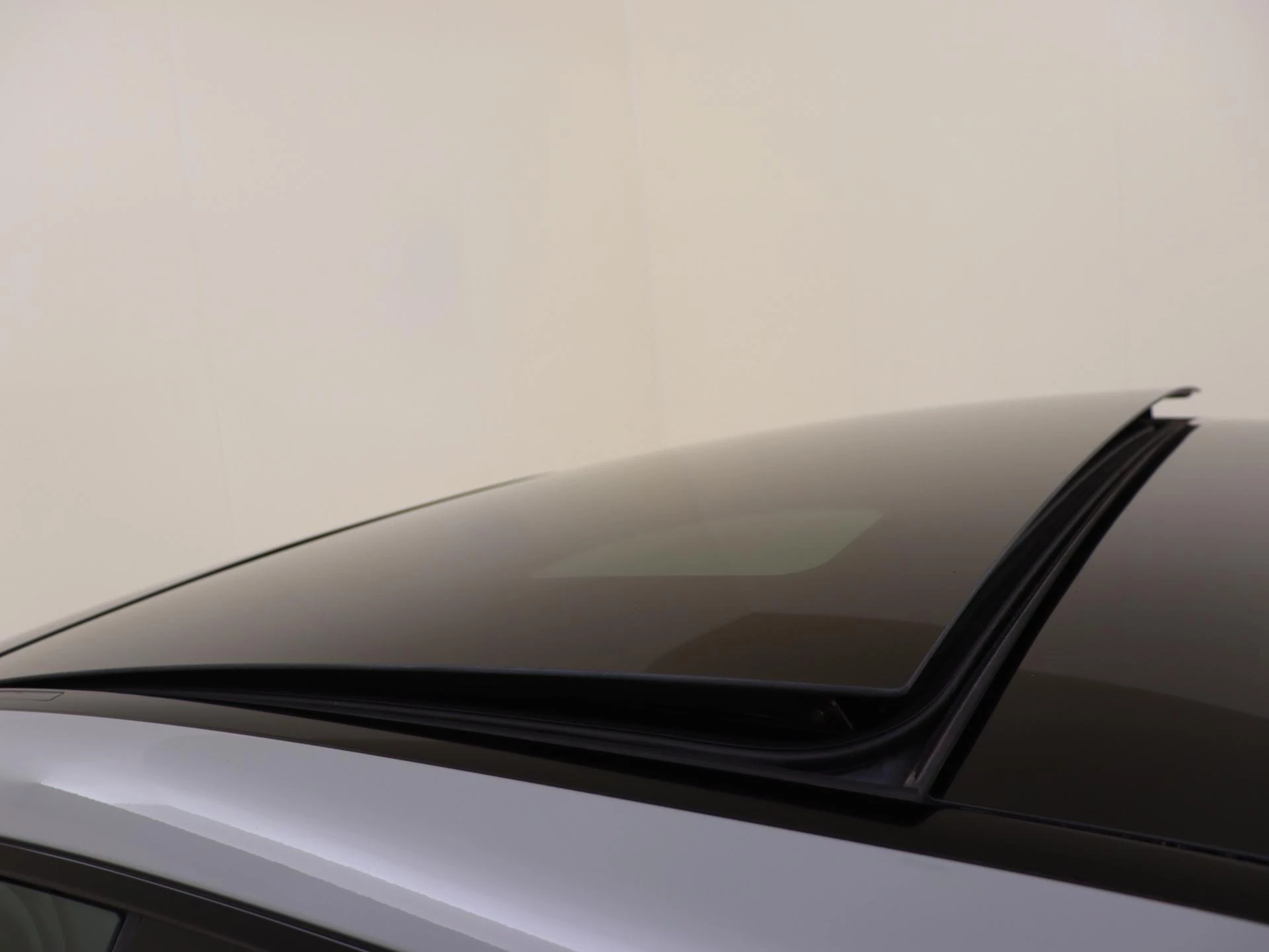 Mercedes-Benz-EQE-image-33