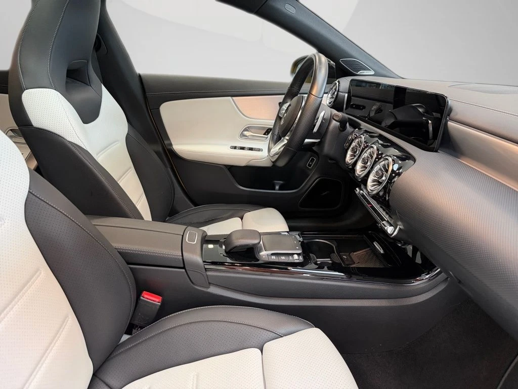 Mercedes-Benz-CLA 250-image-15