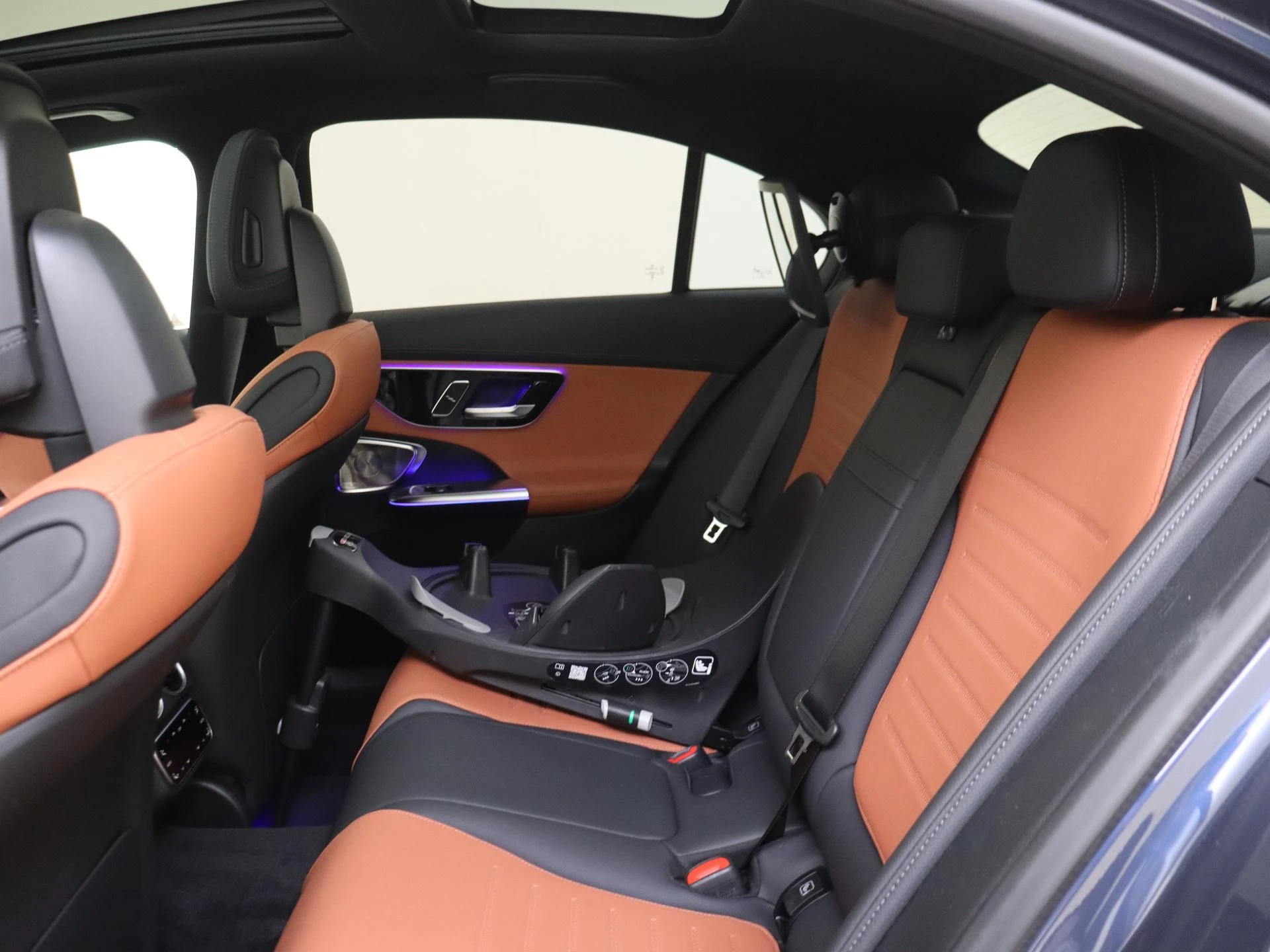 Mercedes-Benz-C-Klasse-image-14