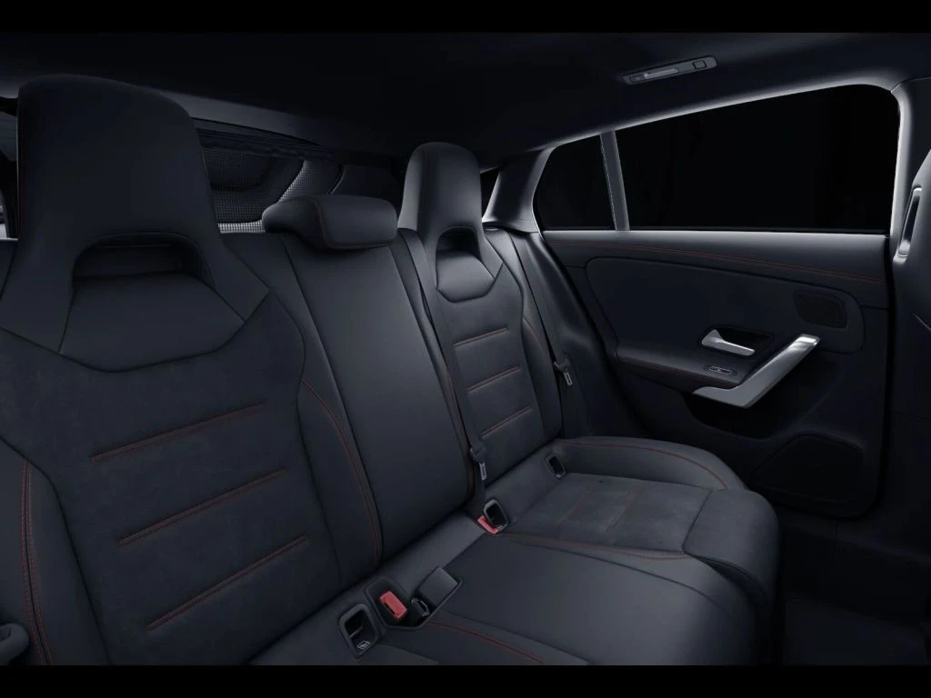 Mercedes-Benz-CLA 200-image-10