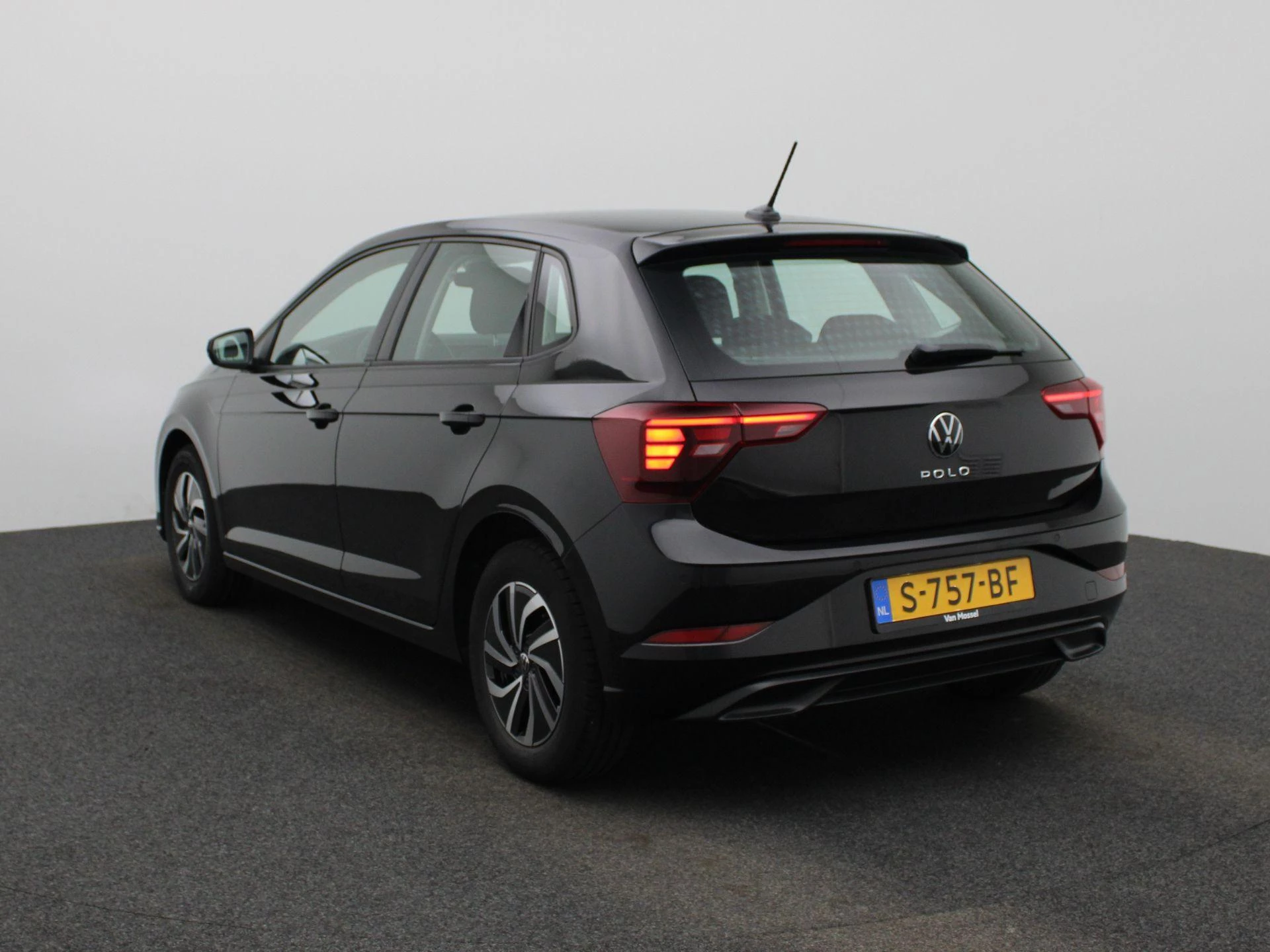 Volkswagen-Polo-image-1