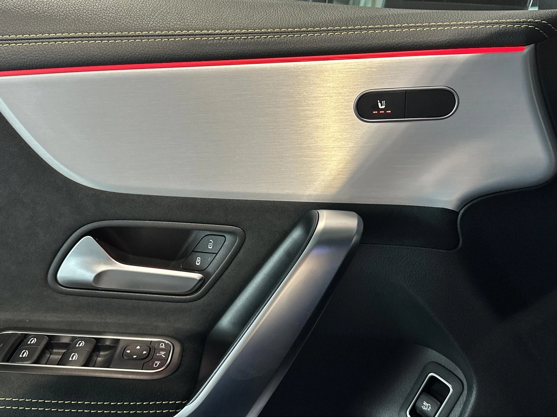 Mercedes-Benz-CLA-image-15