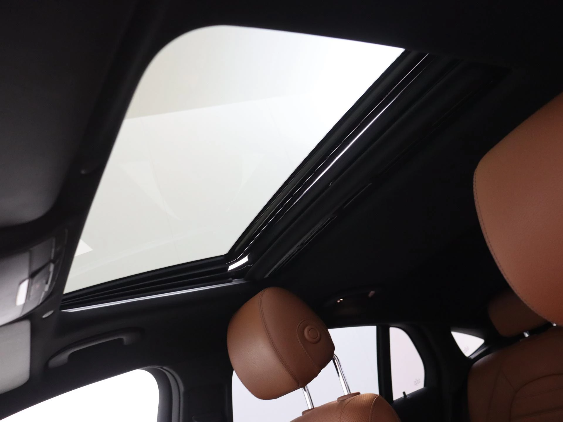 Mercedes-Benz-GLC-image-27