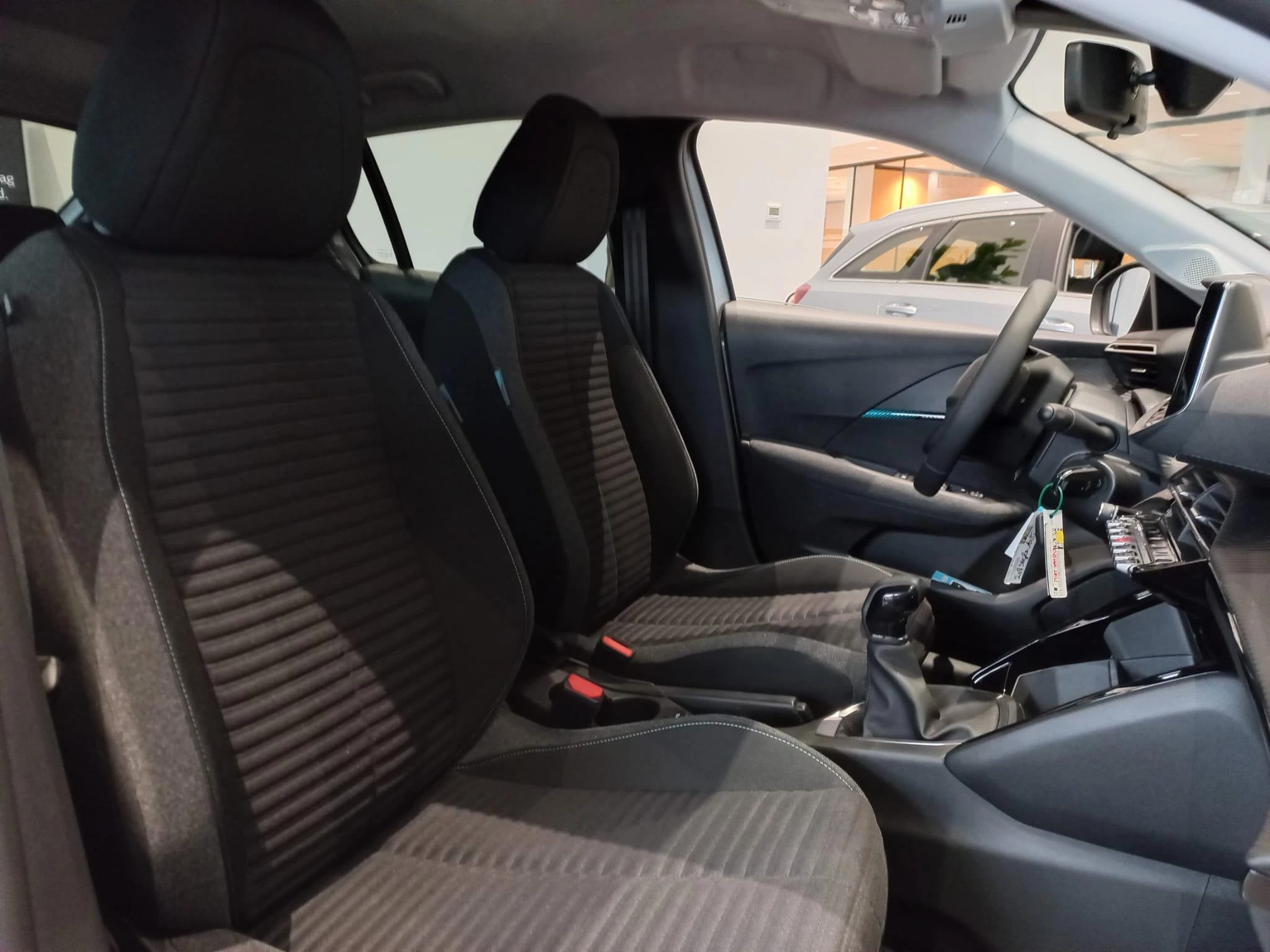 Peugeot-208-image-14