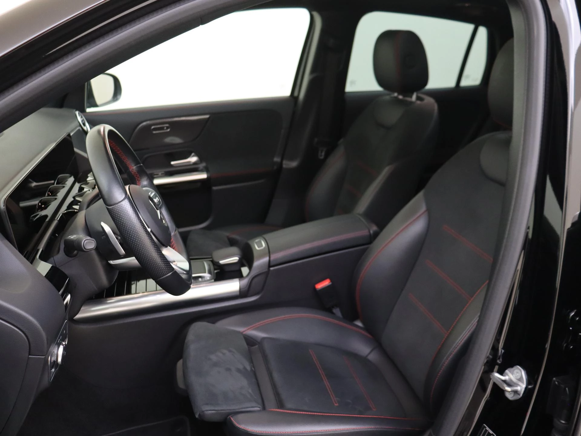 Mercedes-Benz-GLA-image-10