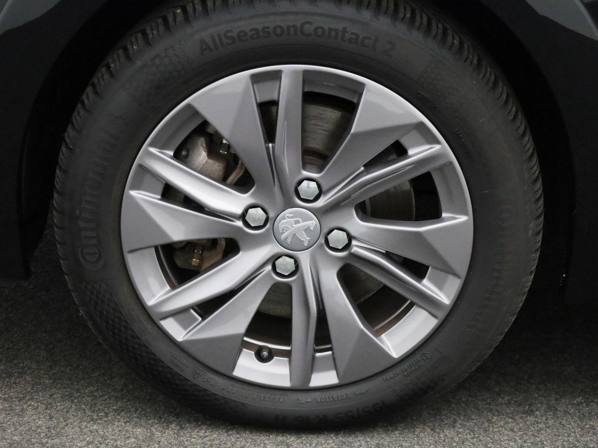 Peugeot-e-208-image-15