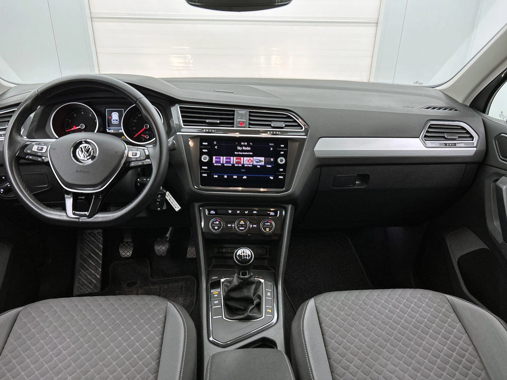 Volkswagen-Tiguan-image-20