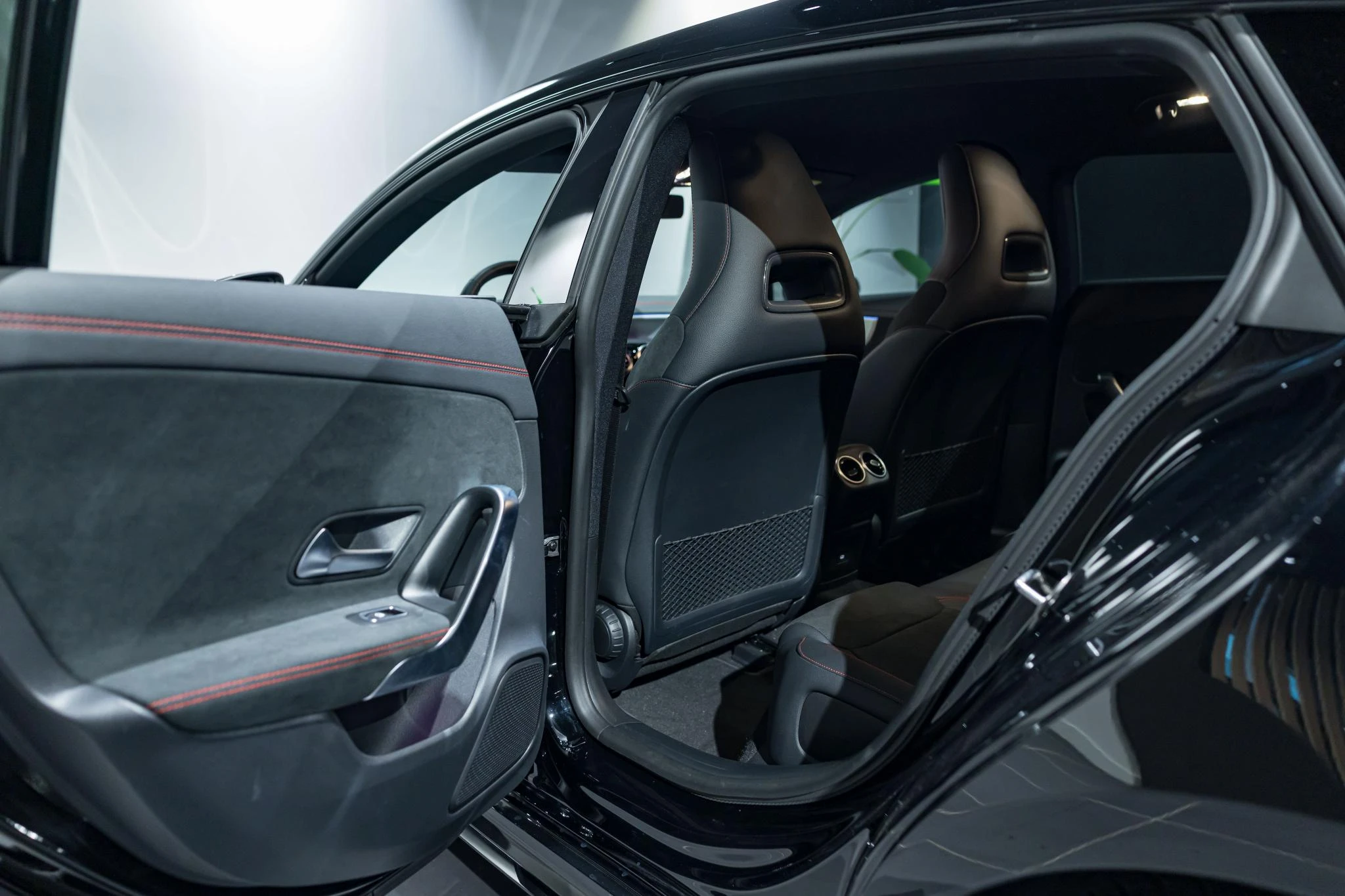 Mercedes-Benz-CLA-image-19
