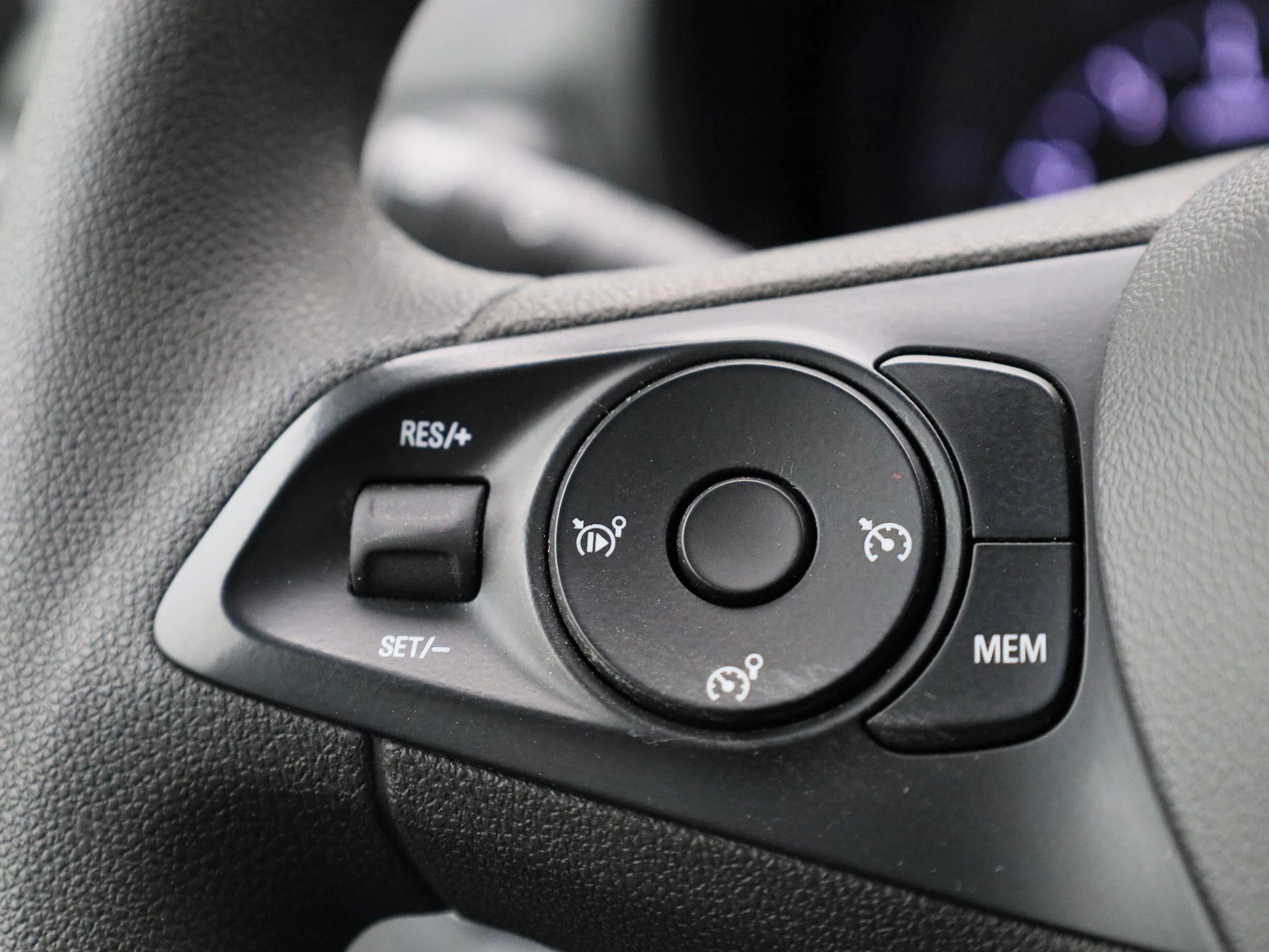 Opel-Combo Life-image-18