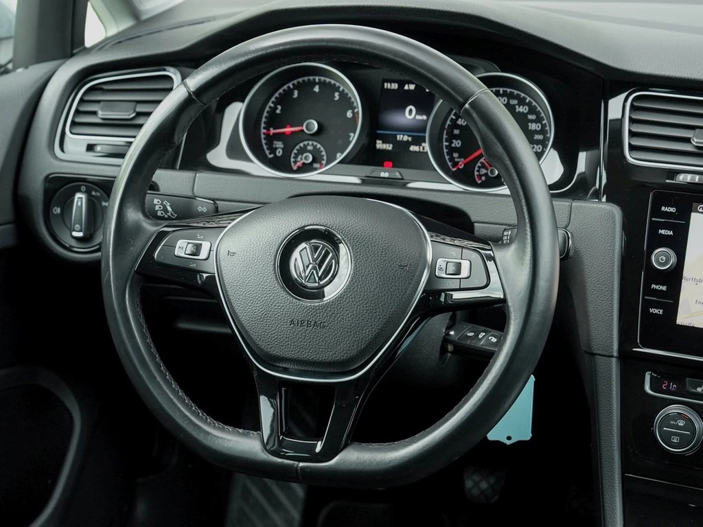 Volkswagen Golf 1.5 TSI Highline R-Line *LED*Navi*PDC*Climatronic*Sitzheizung*17" Alufelgen*