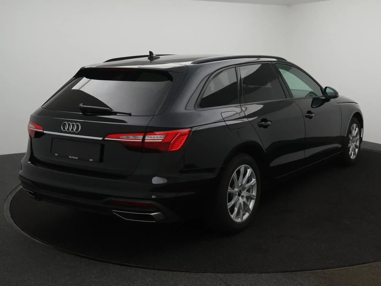 Audi A4 Avant 35TFSI 150PK Business Edition *AUTOMAAT*SHADOWLOOK*ZETELVERWARMING*NAVI*BLTH*CRUISE*...