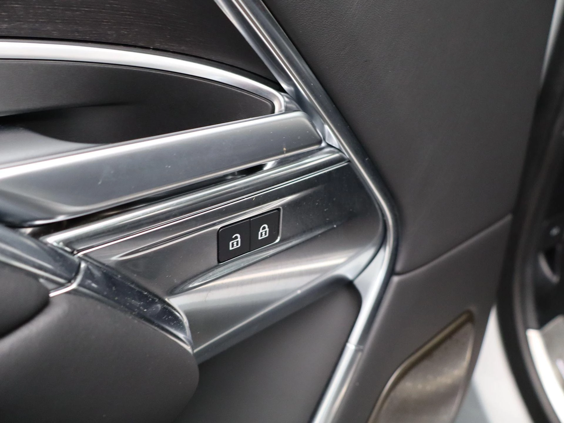 Land Rover-Range Rover-image-33