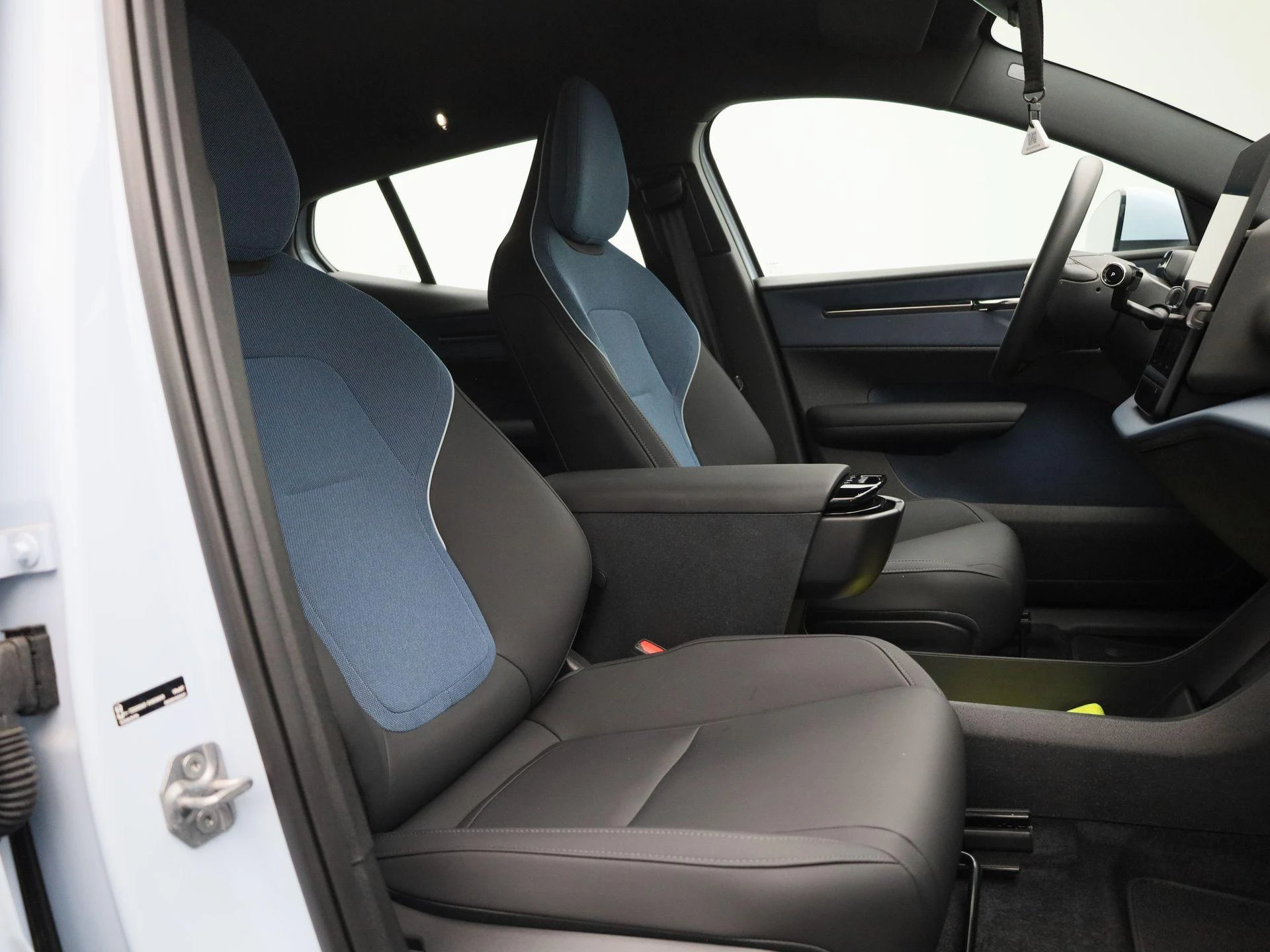 Volvo-EX30-image-29