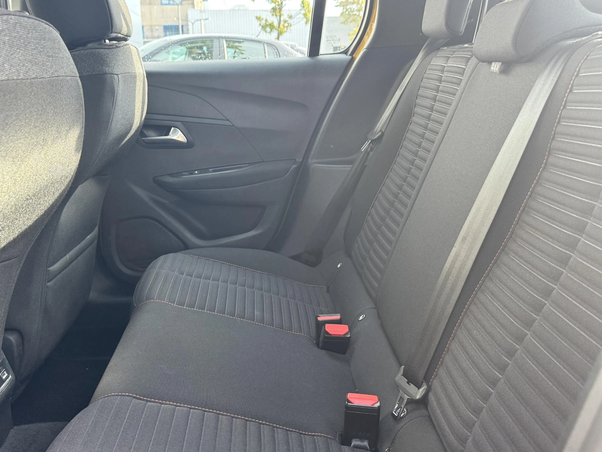 Peugeot-e-208-image-21