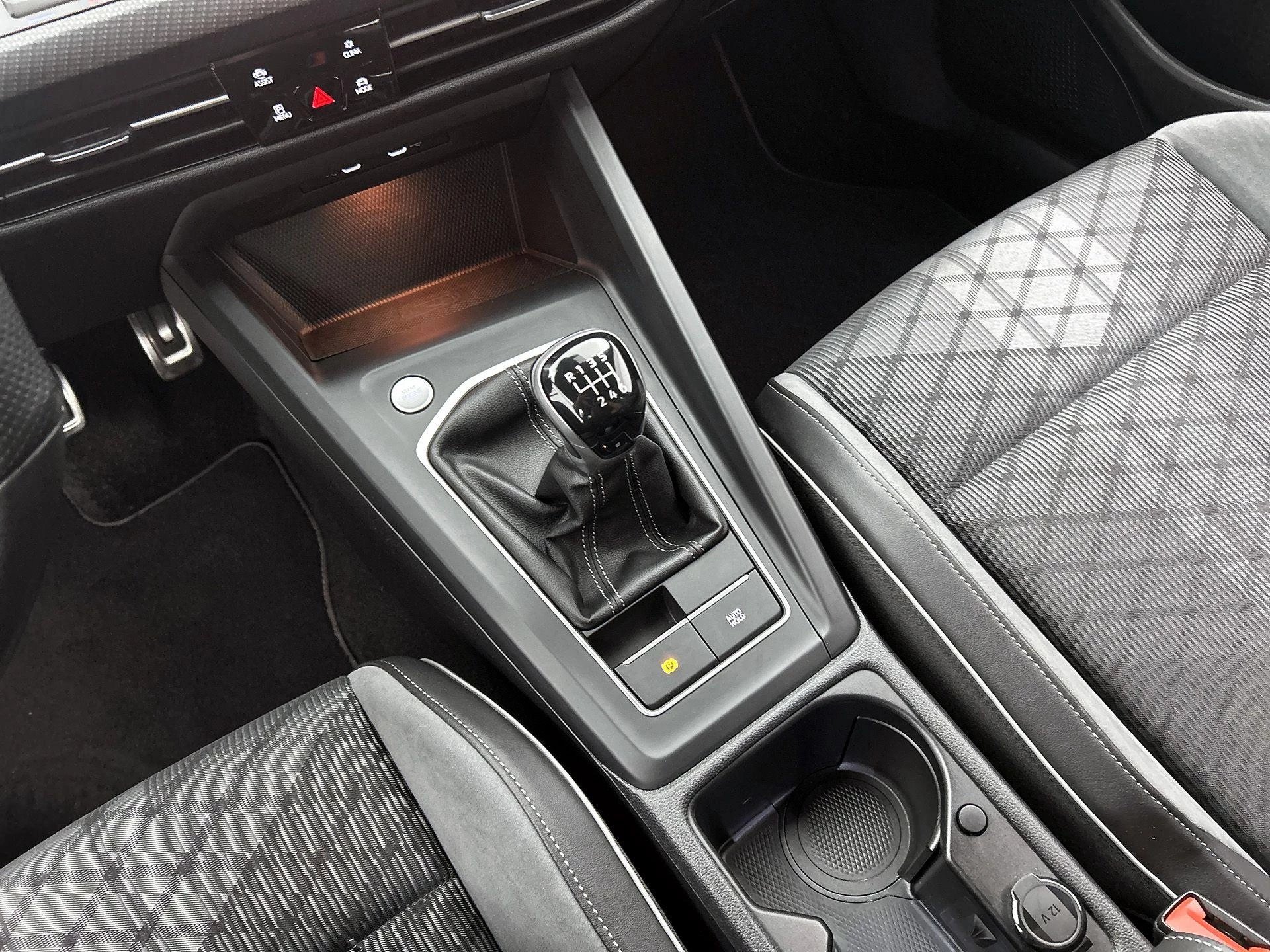 Volkswagen-Golf-image-25