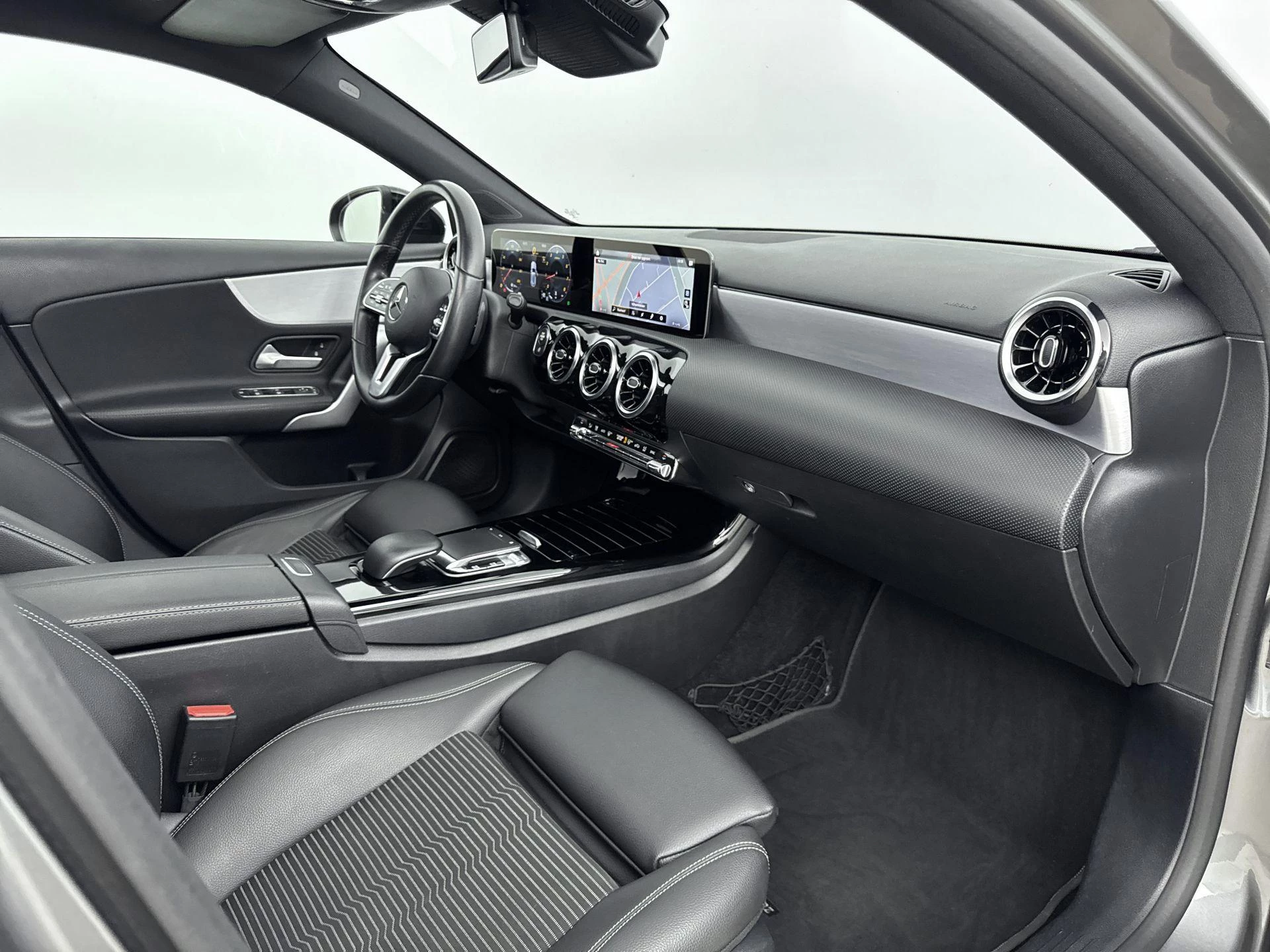 Mercedes-Benz-A-Klasse-image-16