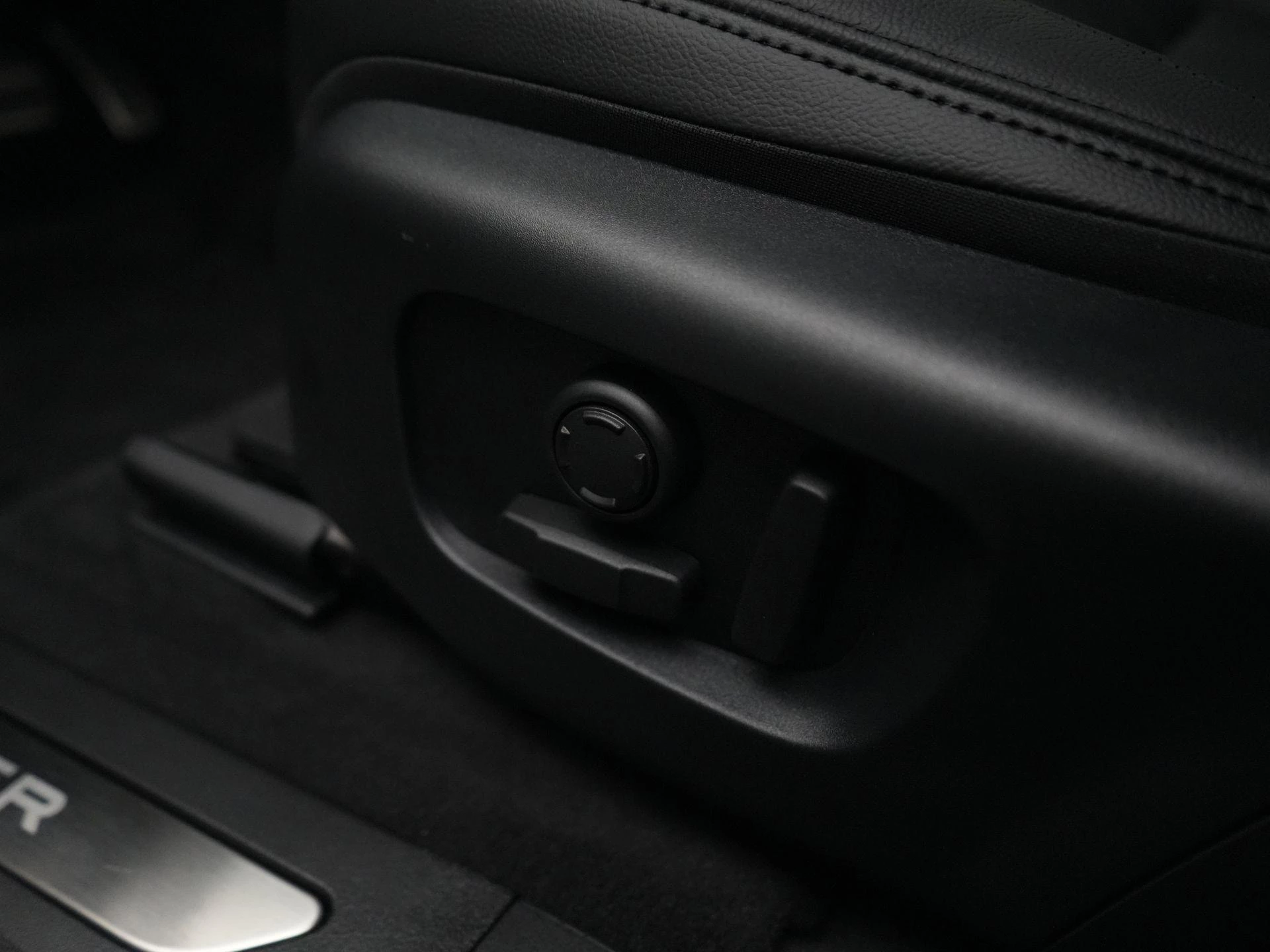 Land Rover-Range Rover Evoque-image-36