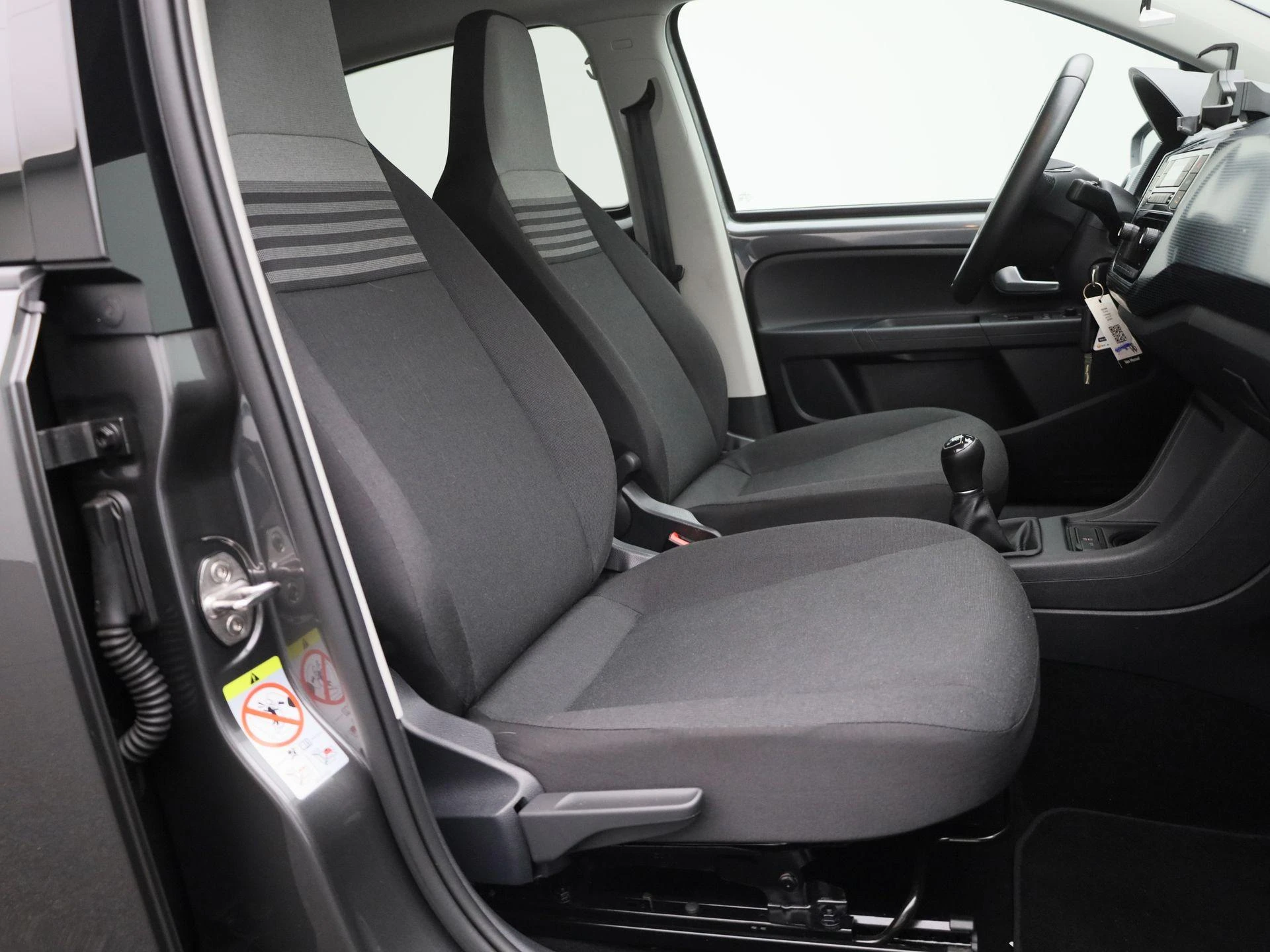 Volkswagen-up!-image-28