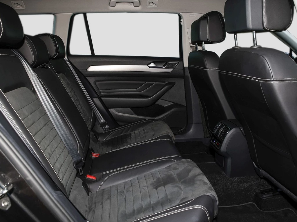 Volkswagen Passat Variant 2.0 TDI DSG Elegance AHK/Navi/RFK