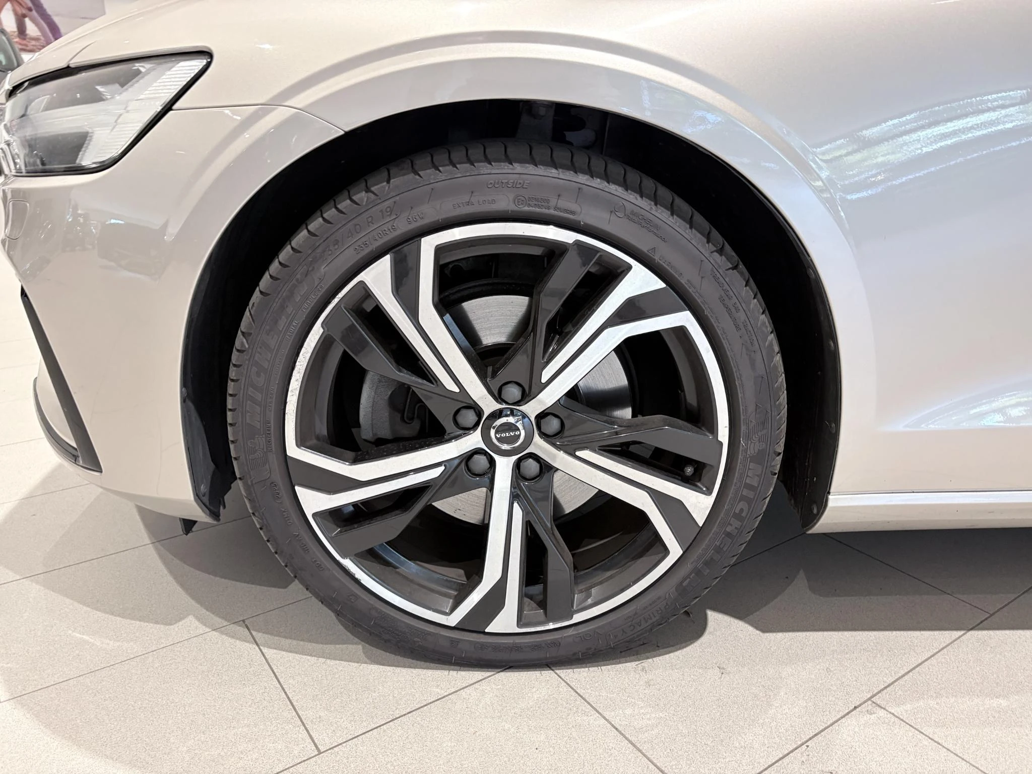 Volvo-V60-image-1