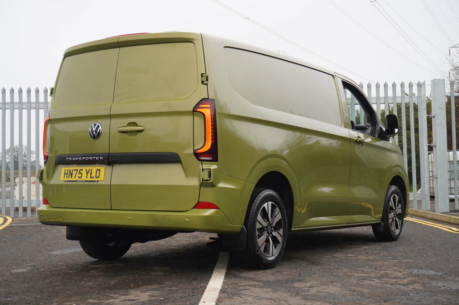 Volkswagen-Transporter-image-15