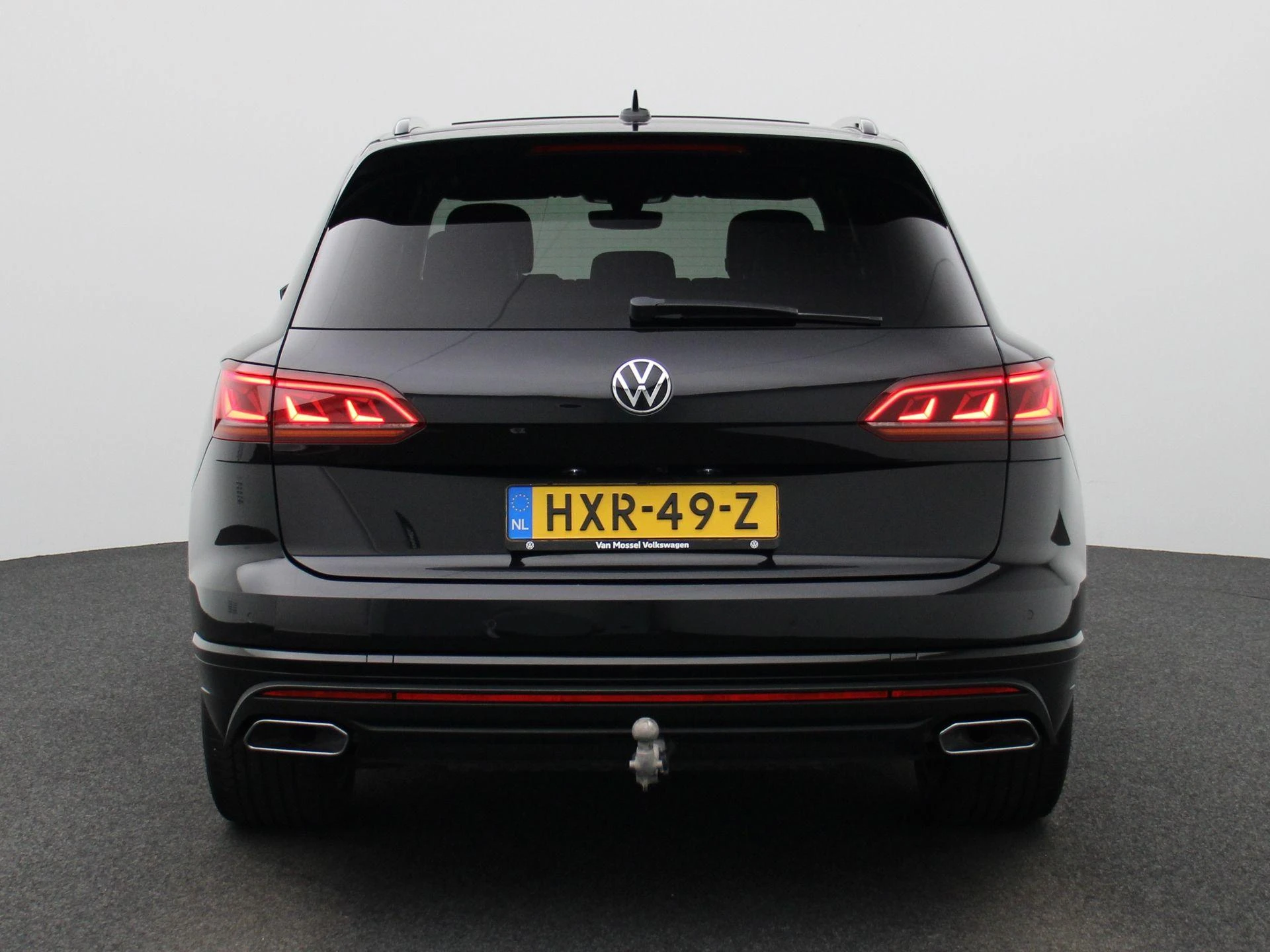 Volkswagen-Touareg-image-4