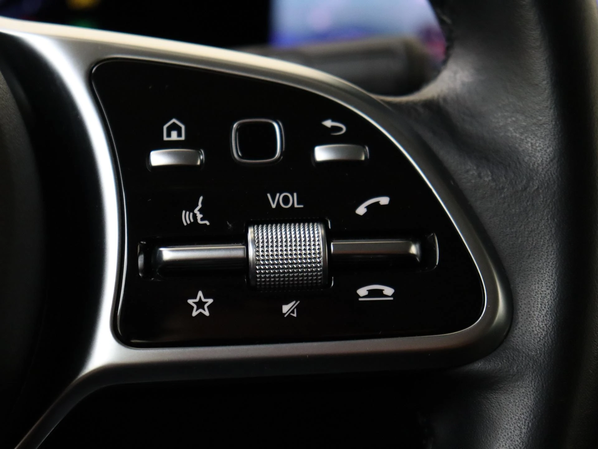 Mercedes-Benz-GLA-image-13