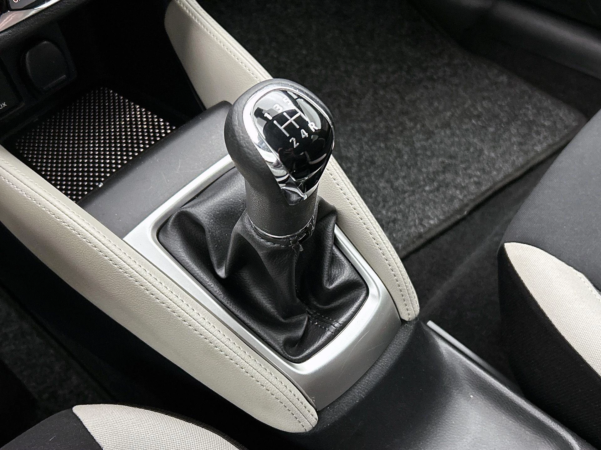 Nissan-Micra-image-13