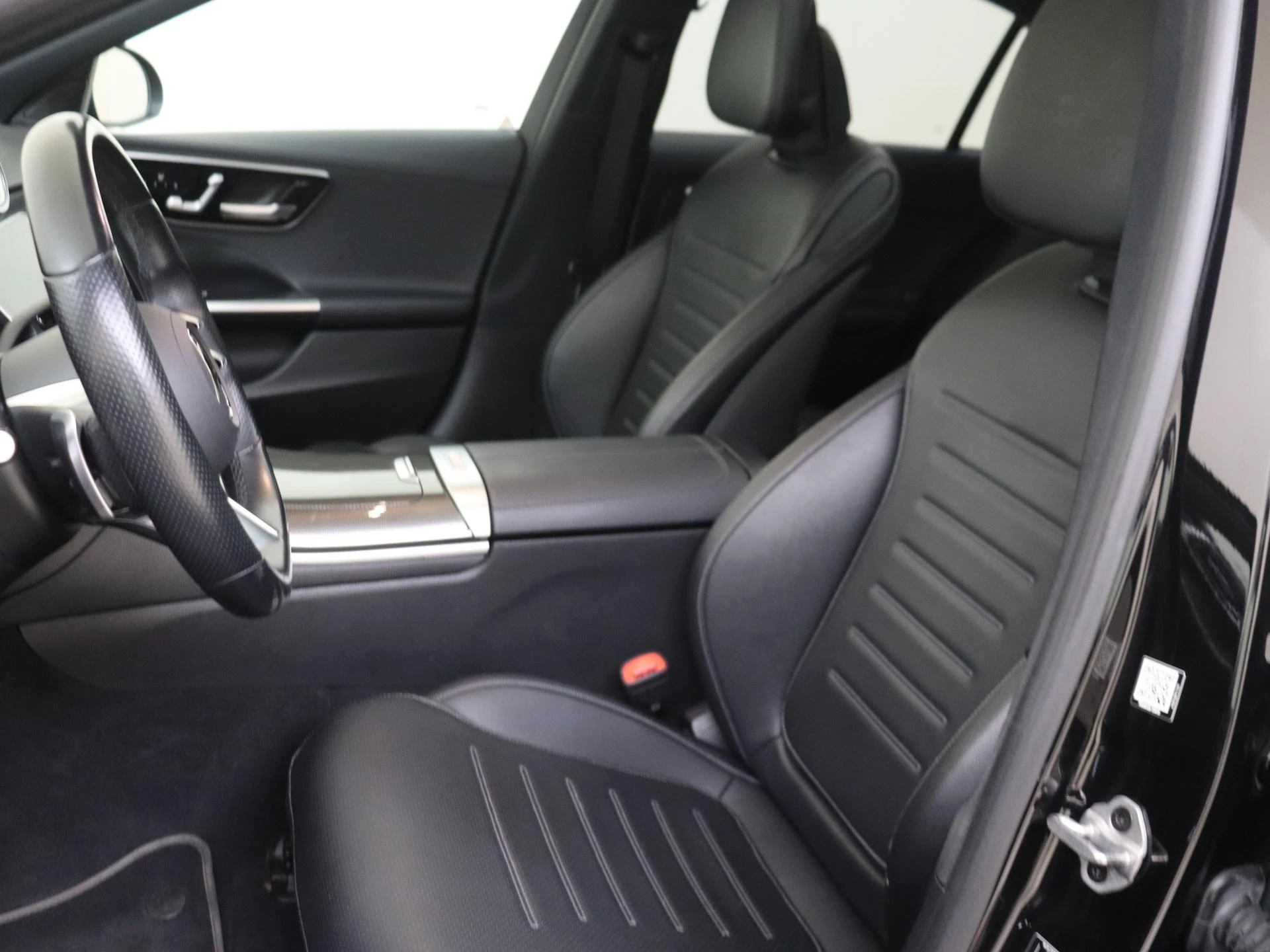 Mercedes-Benz-C-Klasse-image-10