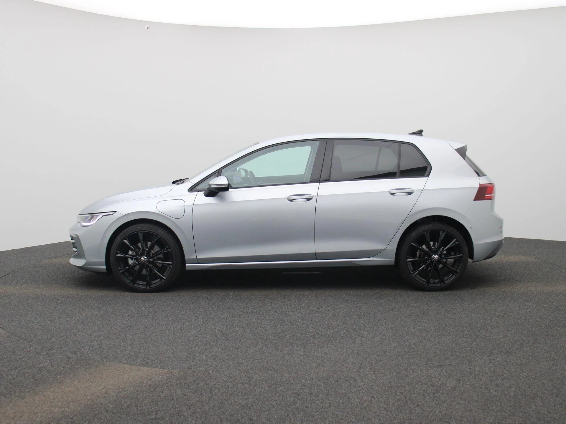 Volkswagen-Golf-image-3