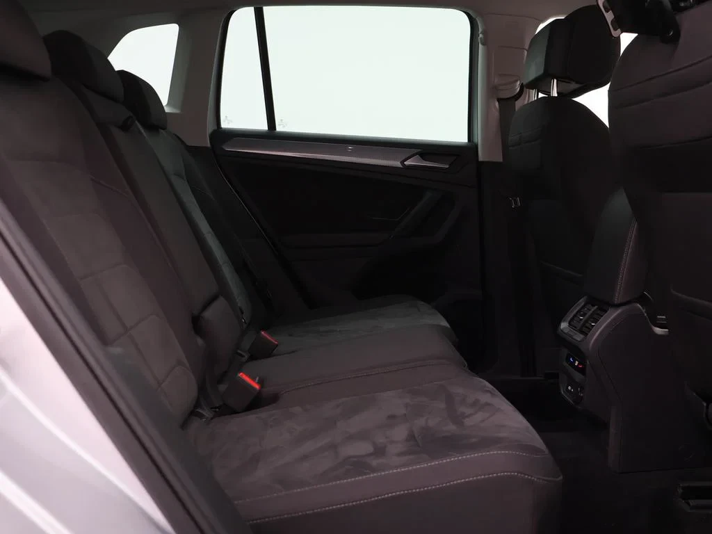 Volkswagen-Tiguan-image-12