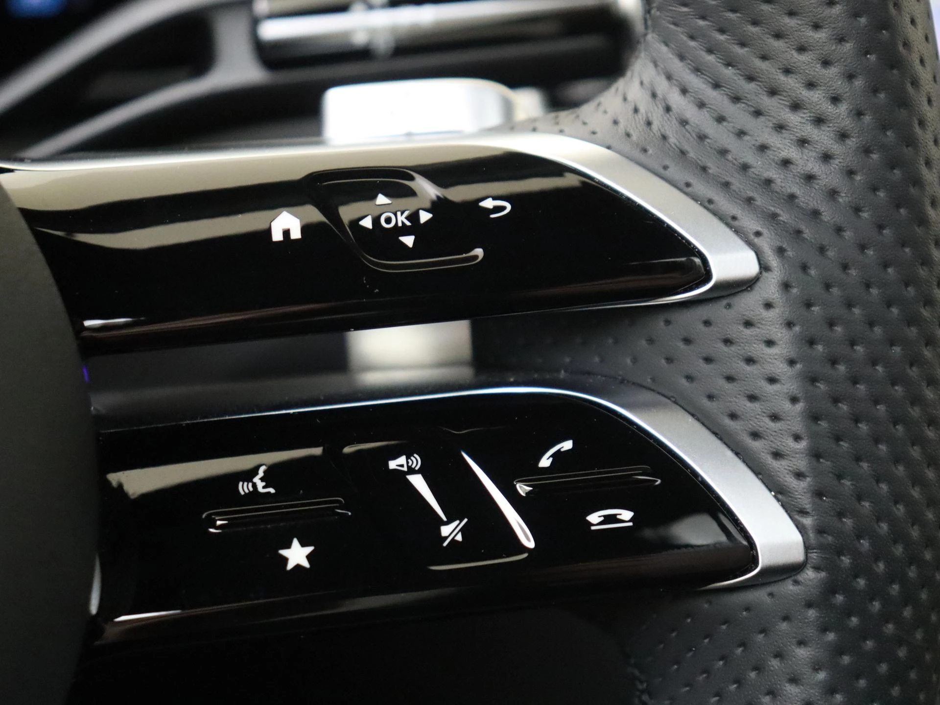 Mercedes-Benz-GLC-image-13