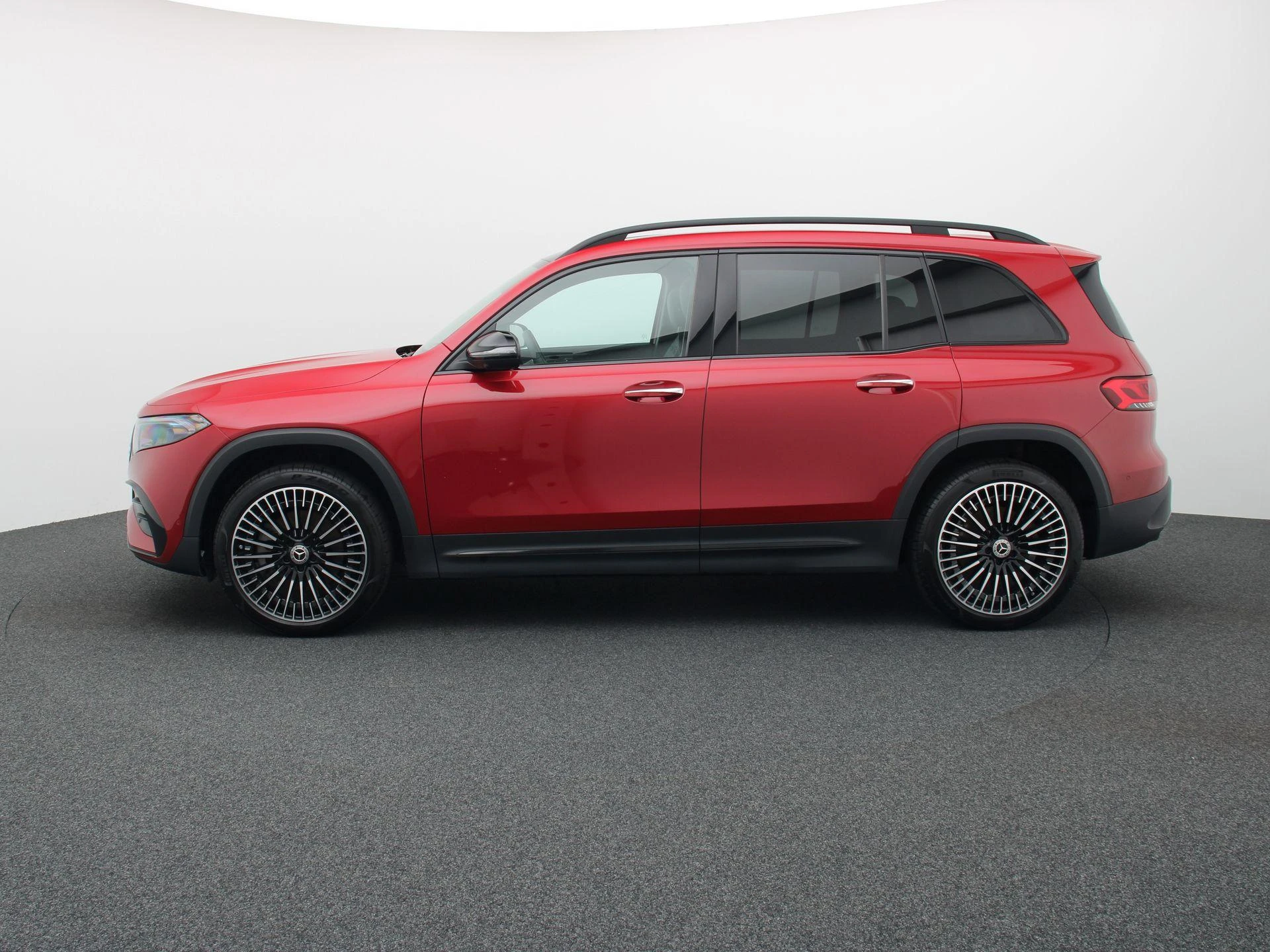 Mercedes-Benz EQB 350 4MATIC AMG Line + LEDER + PANO + BURMESTER + HEAD UP + CARPLAY +