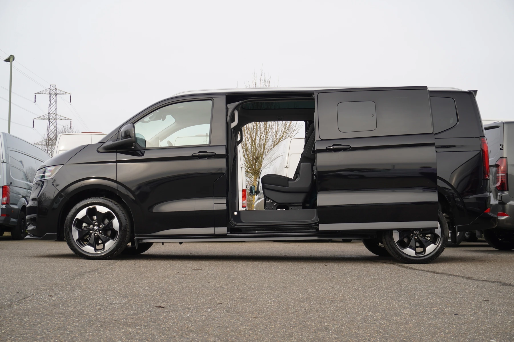 Volkswagen-Transporter-image-15