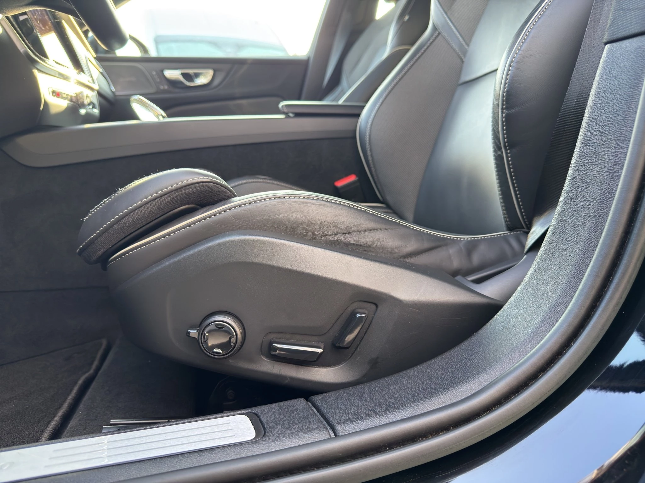 Volvo V60 B3 Plus Dark